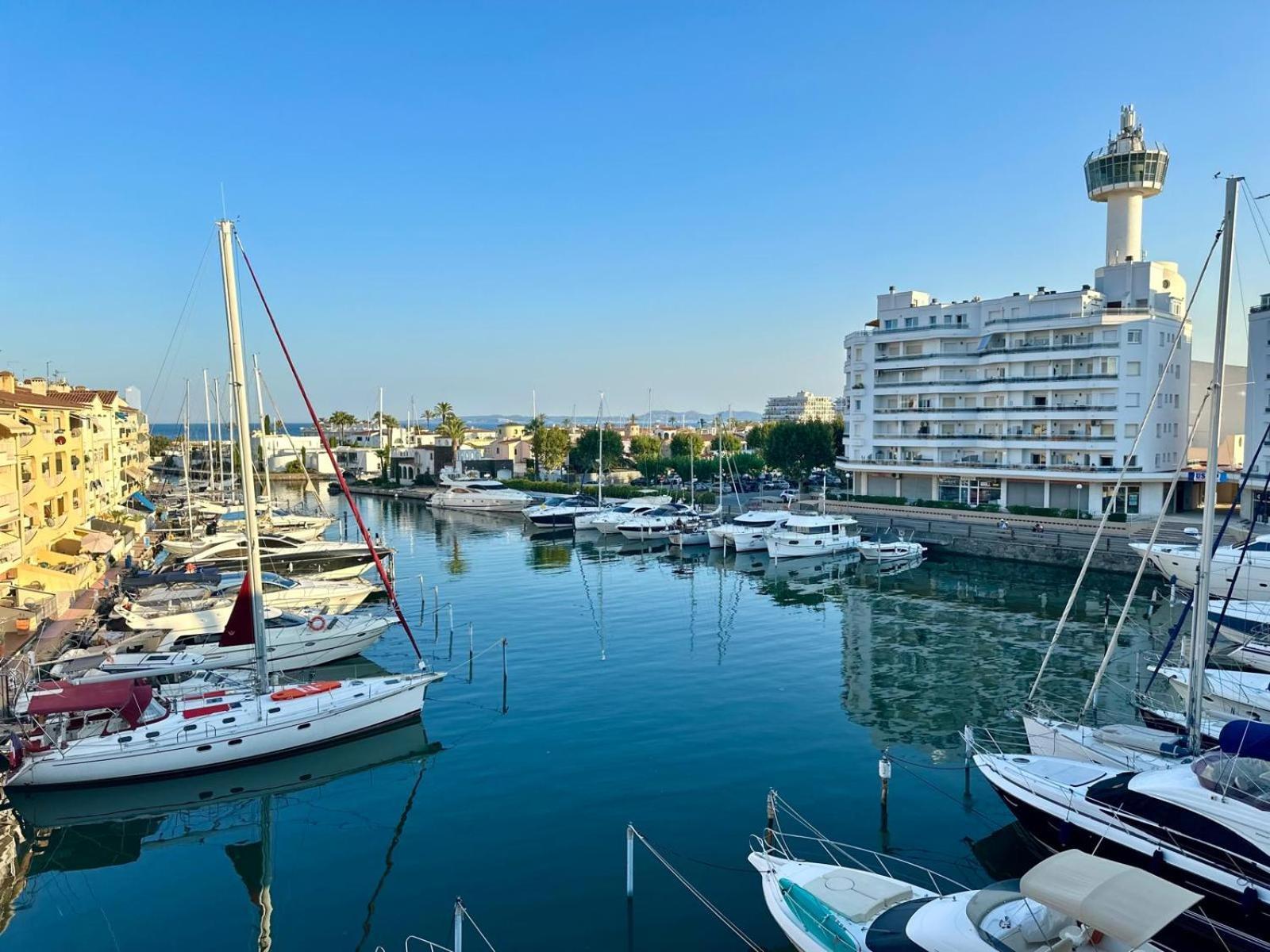 Apartamento Con Vistas A Mar Y Canal.