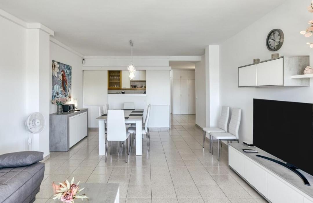 Con Vistas A Mar Y Canal. Apartamento *