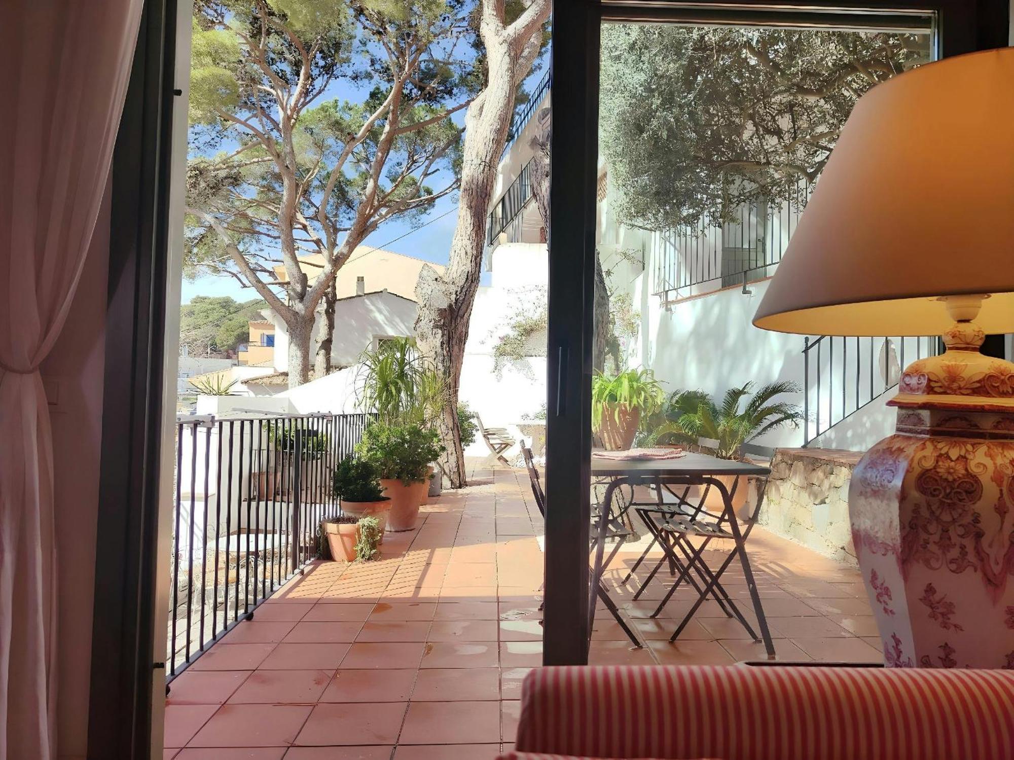Apartamento T2 - Sunny Duplex With Garden 50m From