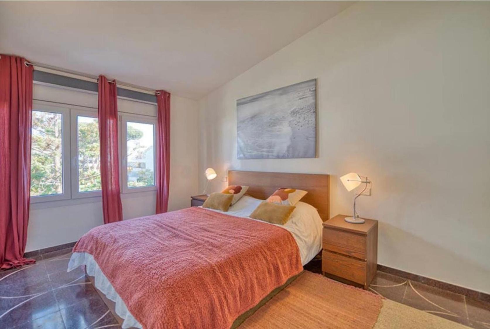 With Pool And Tennis Courts In Apartamento