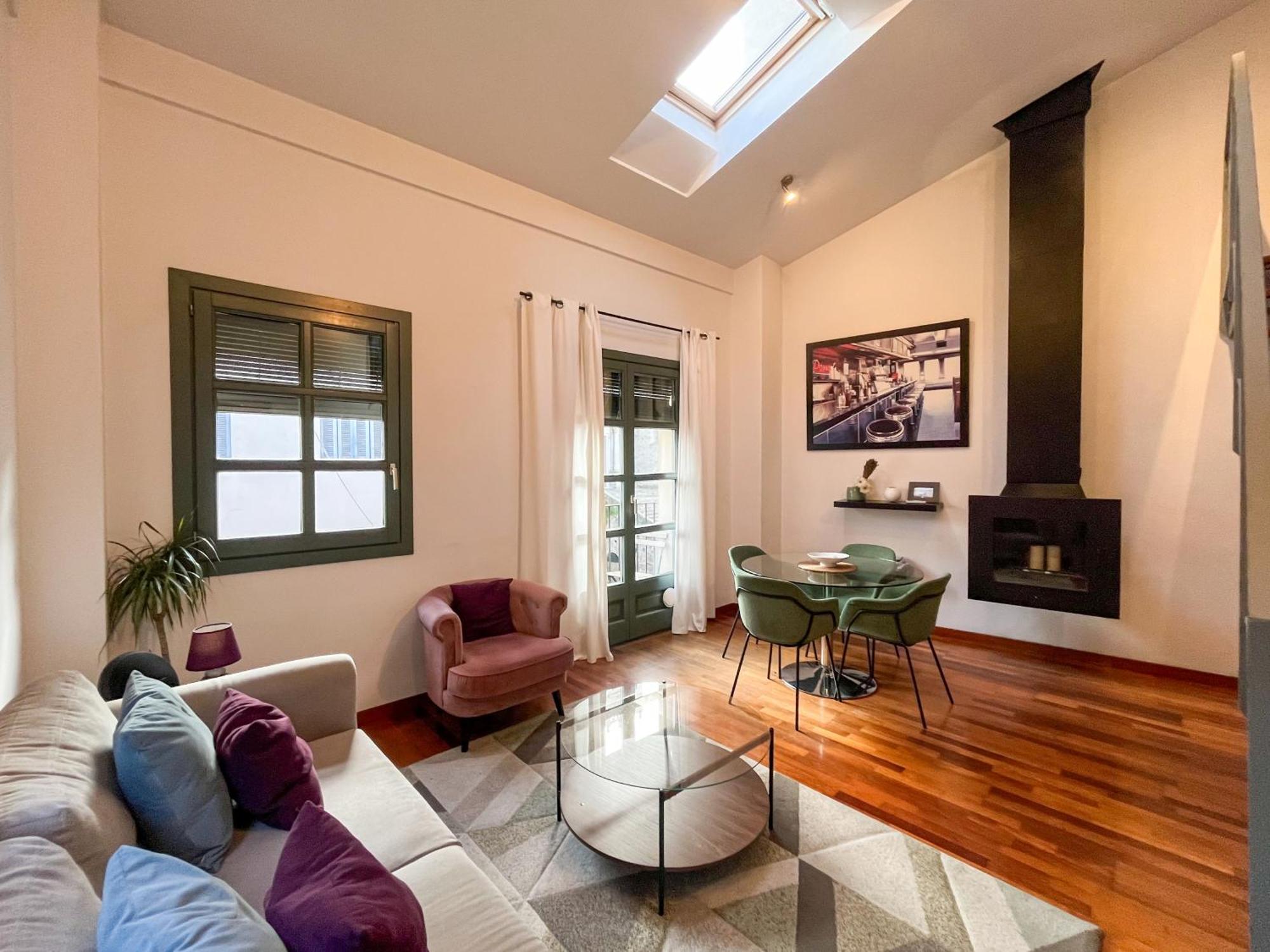 Modern In Old Town W Cathedral Views Apartment
