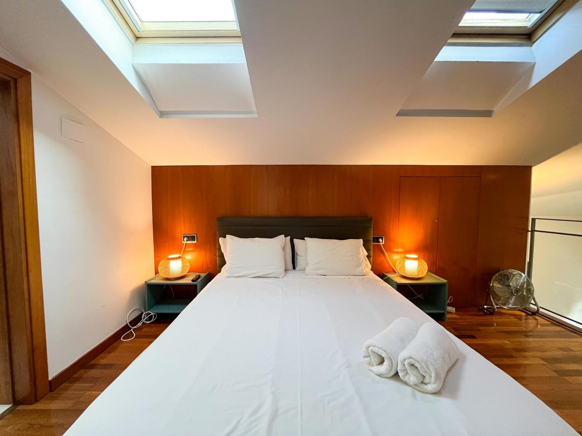 Modern In Old Town W Cathedral Views Apartment *