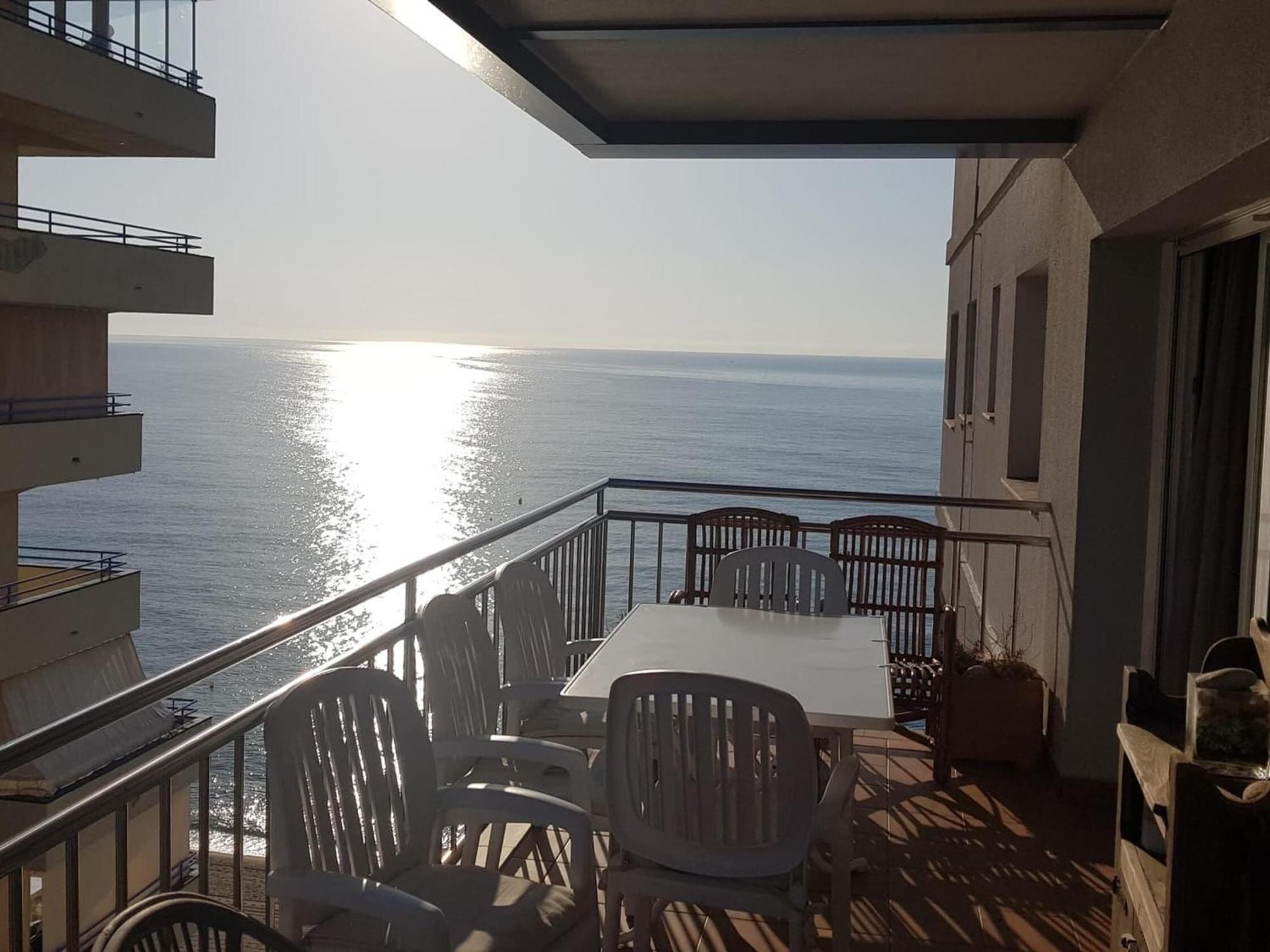 Apartamento En Primera Linea De Mar En Platja D'aro, Tranquilo Y Soleado, Con Terraza Y Parking - Es-209-23 *