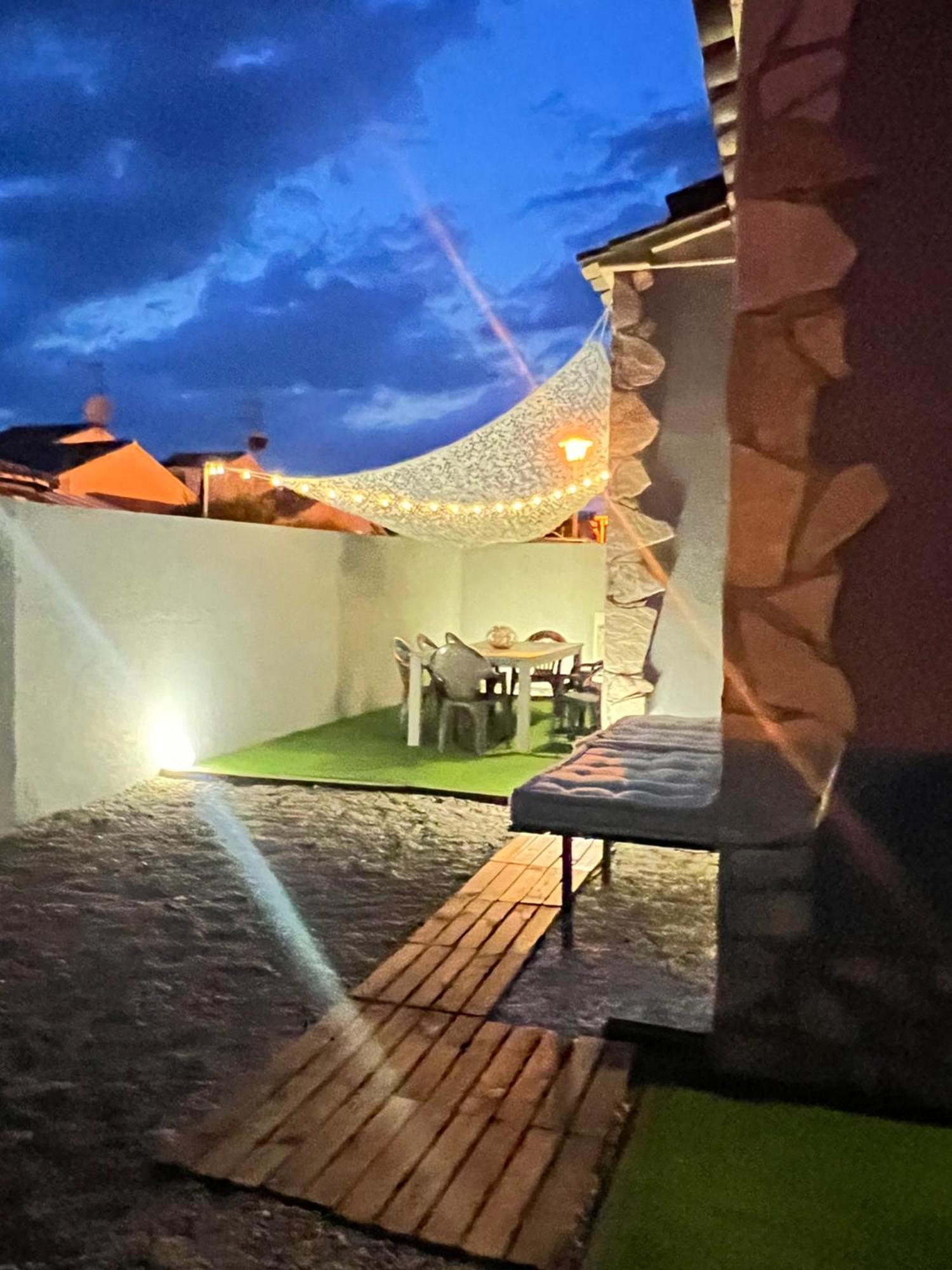 Casa En L Escala Con Piscina Y Wifi Free Holiday home *