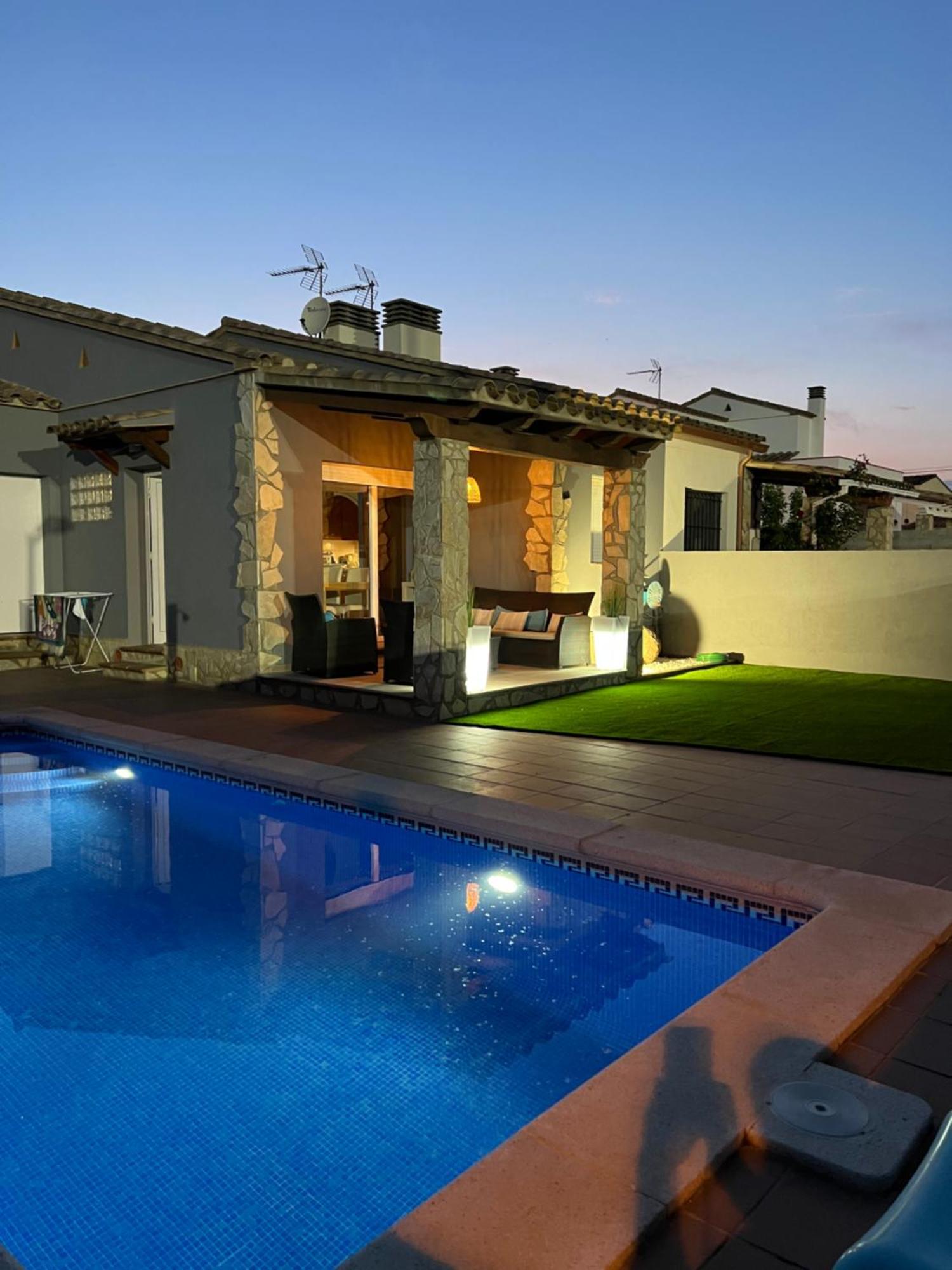 Holiday home Casa En L Escala Con Piscina Y Wifi Free *