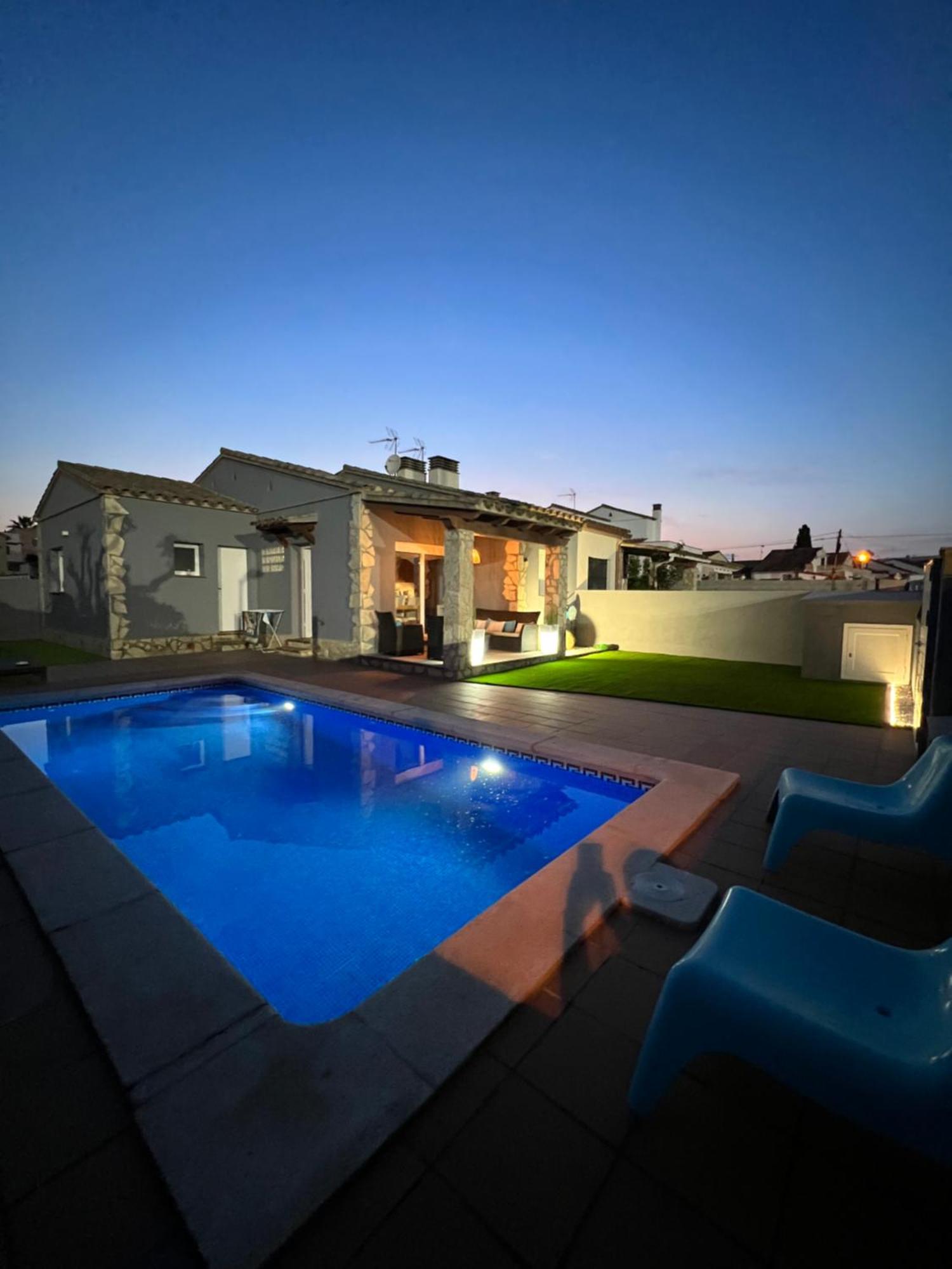 Casa En L Escala Con Piscina Y Wifi Free Holiday home L'Escala