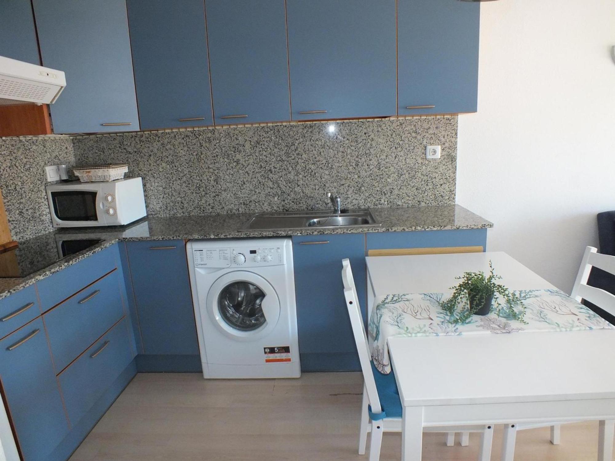 En Port Canigo, Roses: 2 Hab, Terraza, Piscina Comunitaria. - Es-204-29 Apartamento
