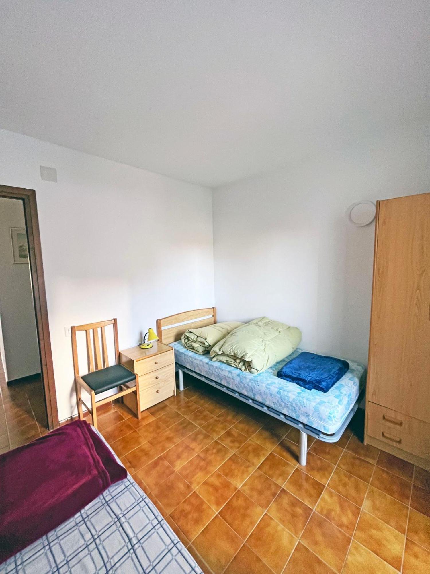 Apartamento En La Escala Con Piscina Y Parking