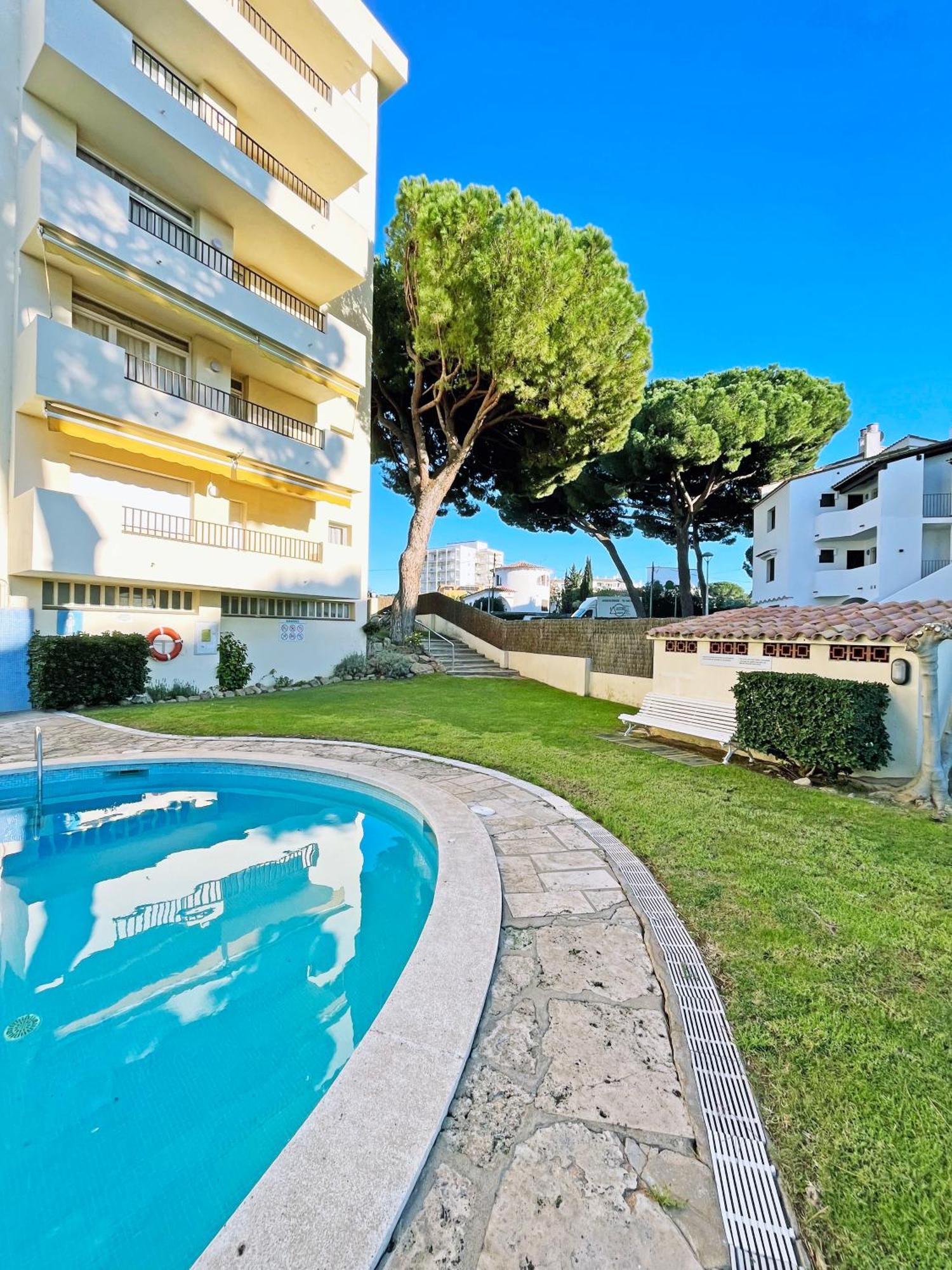 En La Escala Con Piscina Y Parking Apartamento L' Escala