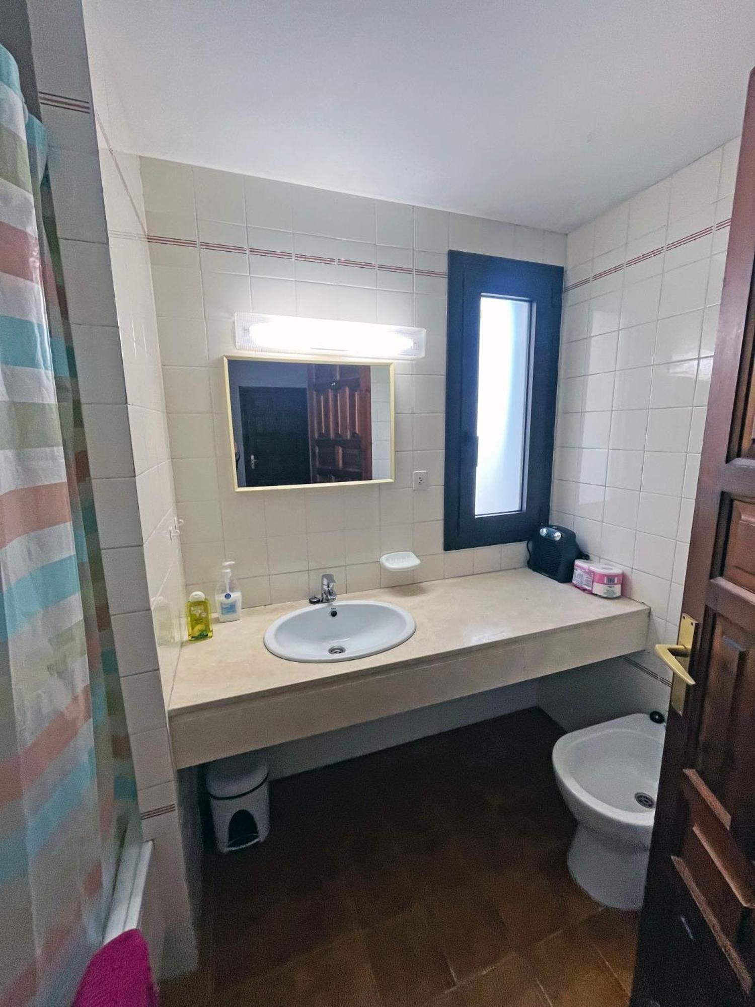 Apartamento En La Escala Con Piscina Y Parking
