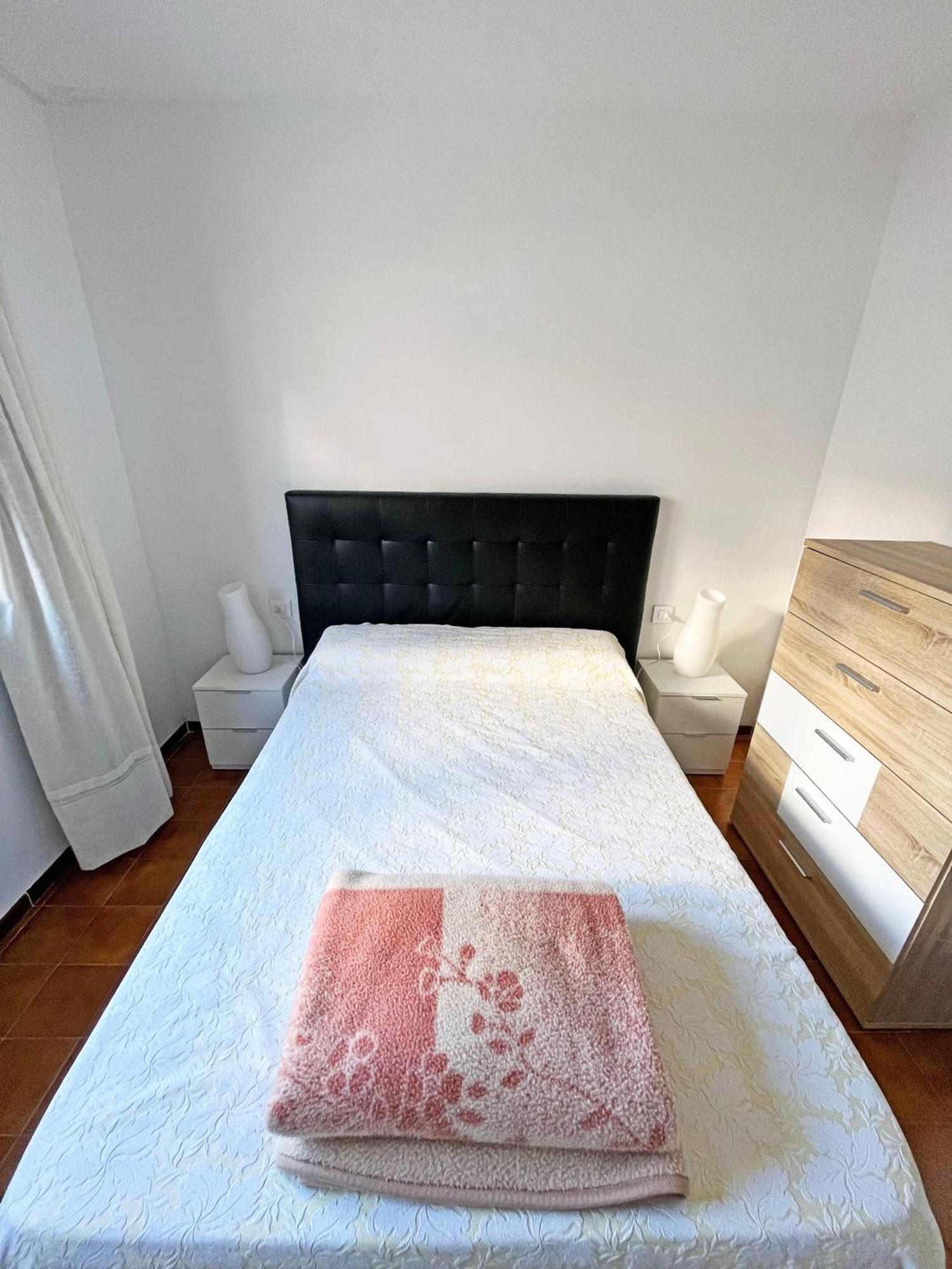 Apartamento En La Escala Con Piscina Y Parking