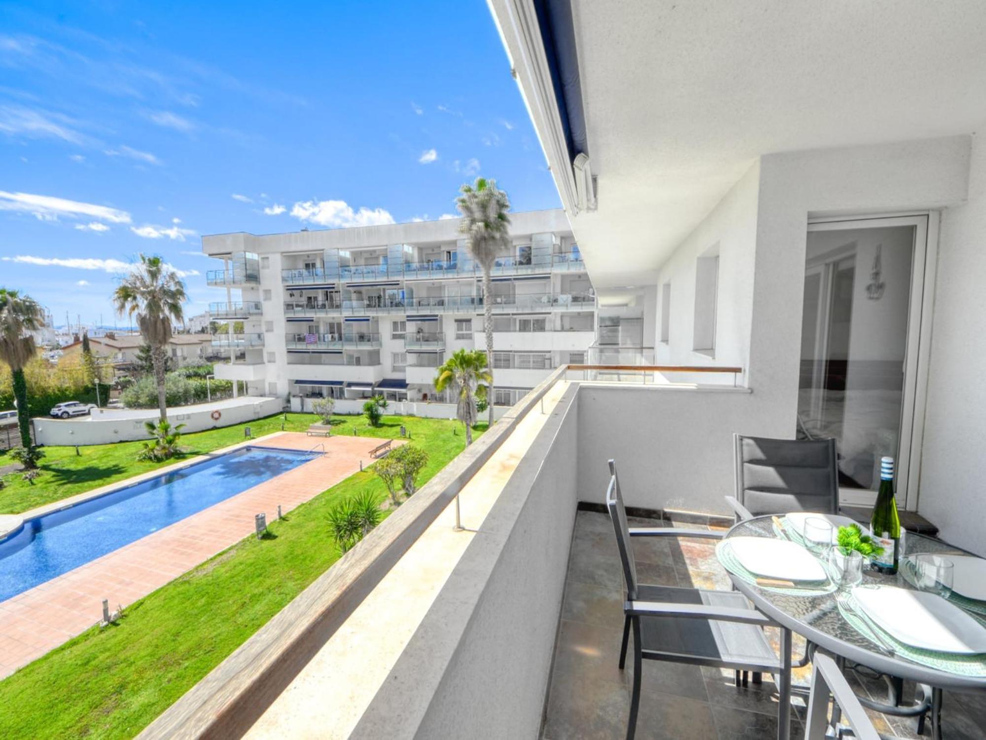 Charming With Patio Rosas