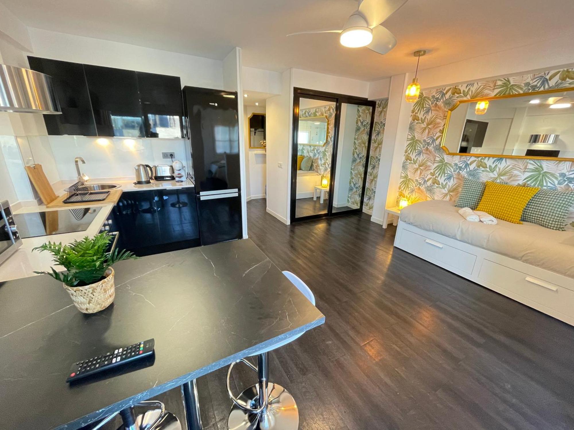 Apartment With A Lot Of Blanes