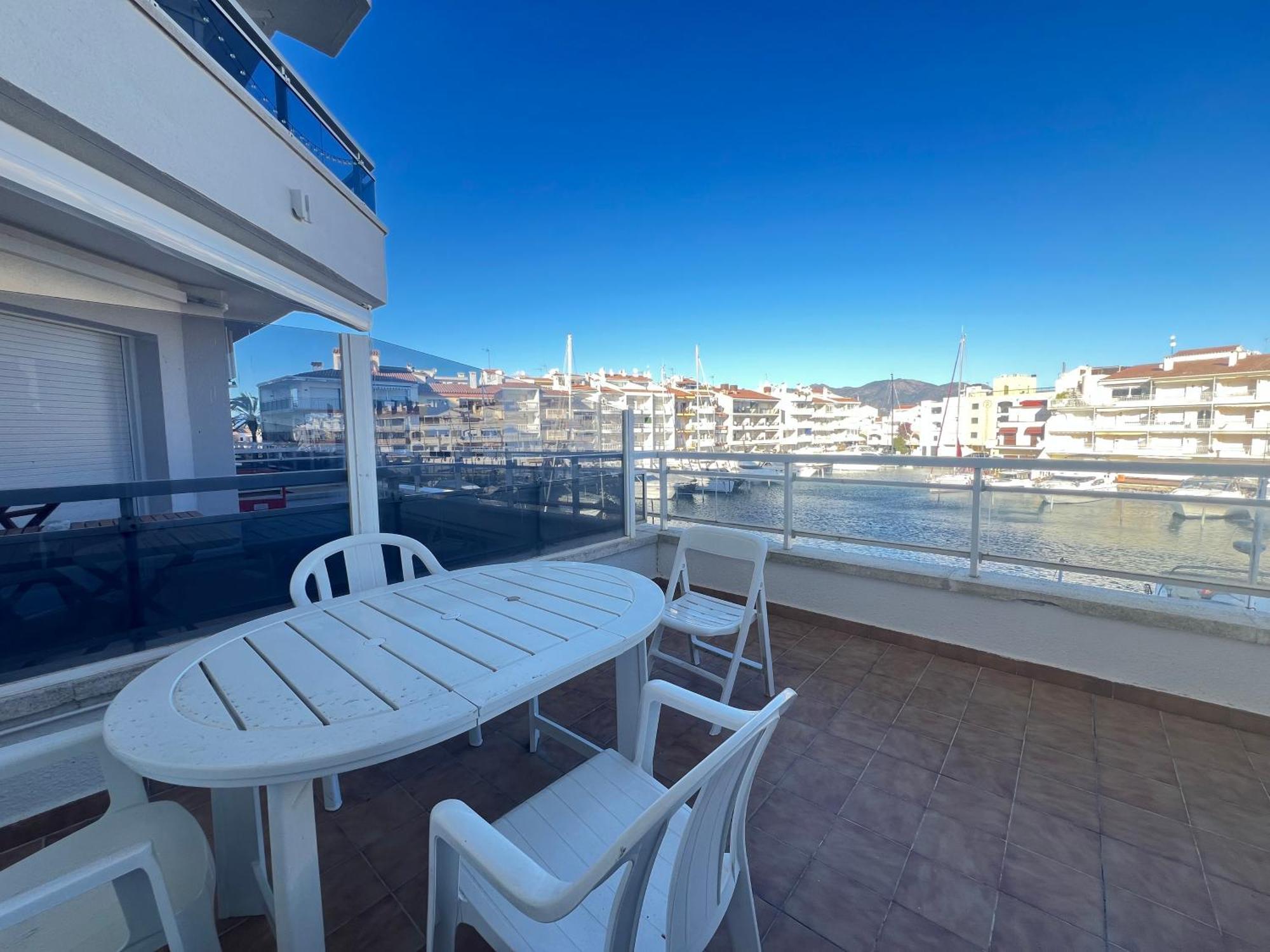 A Frente Del Canal Con Terraza * Empuriabrava