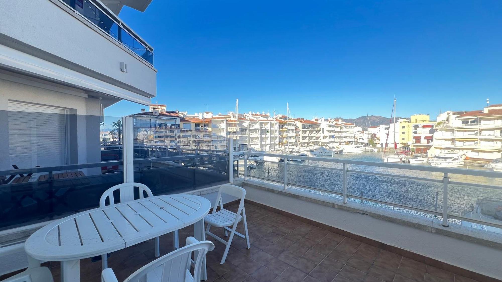 Apartment A Frente Del Canal Con Terraza