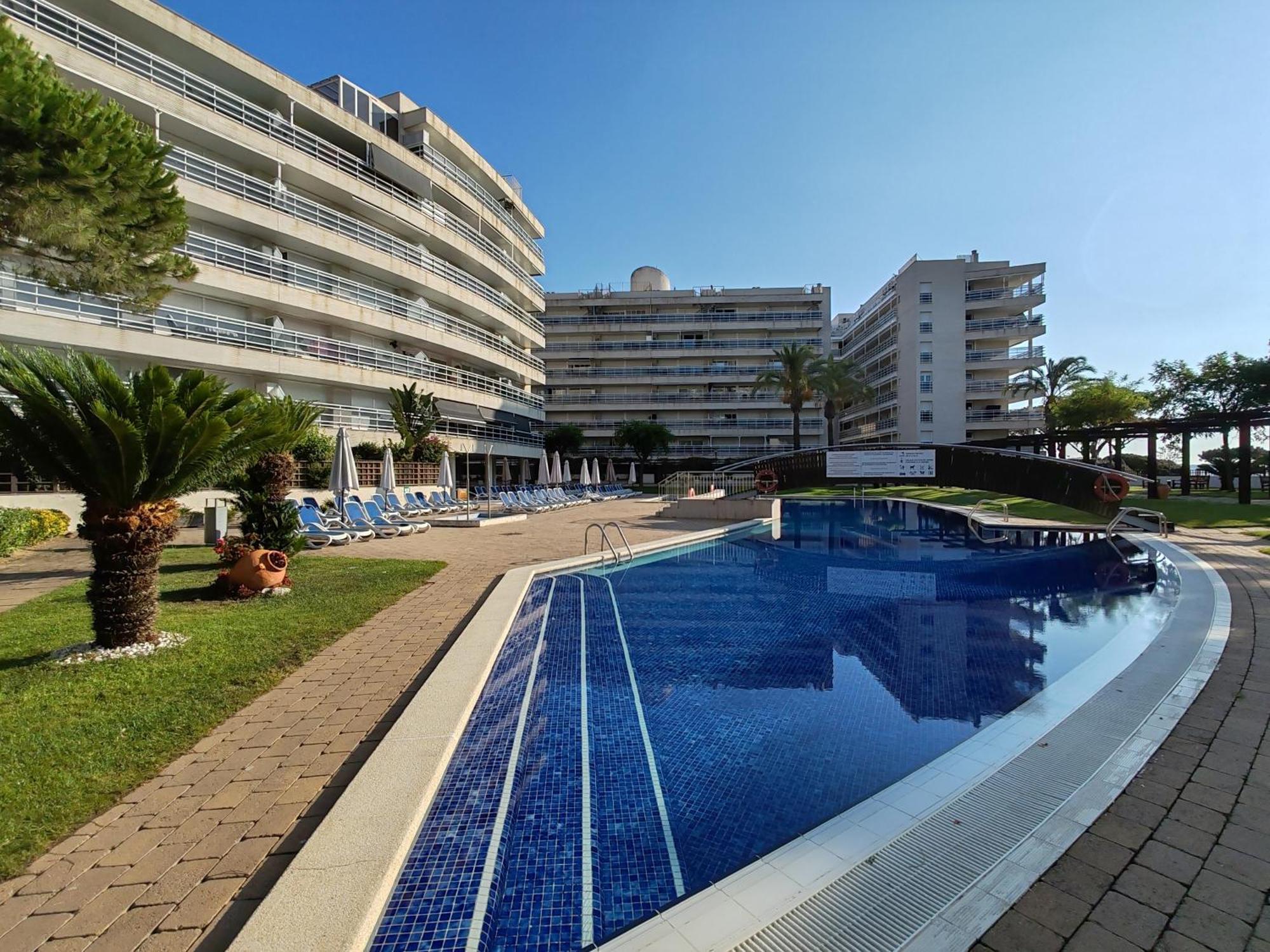 Seafront S'abanell Park With Pool Apartamento
