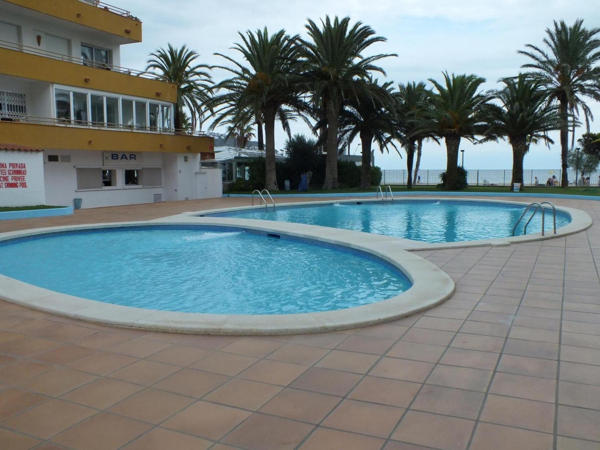 6 Personas En Rosas, Acceso A La Playa - Es-204-69 *