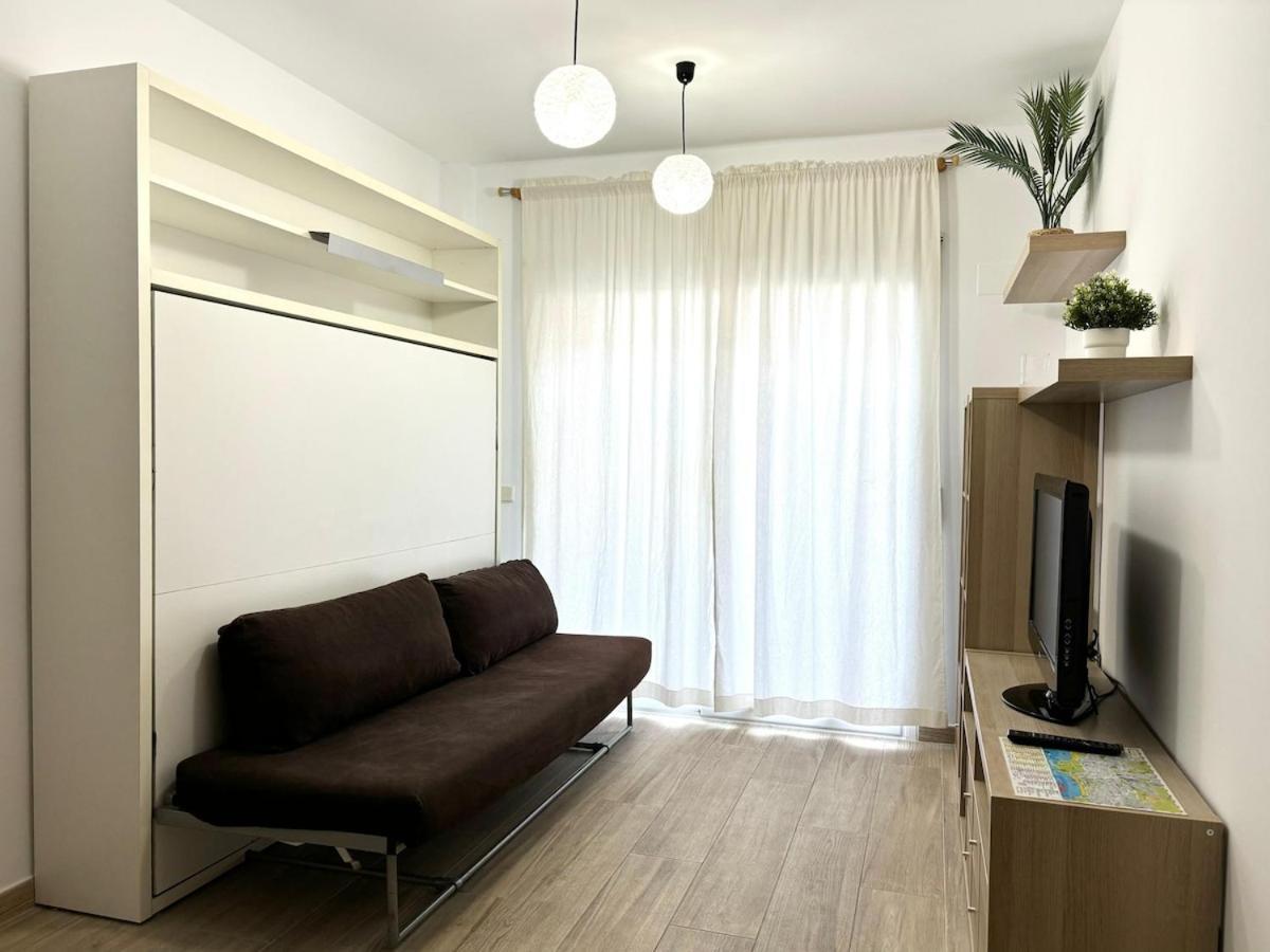 Flores - Familias - Parejas - Parking - Piscina Apartamento