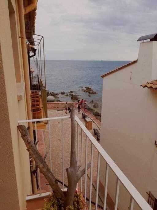 Beachfront Calella Duplex Apartamento
