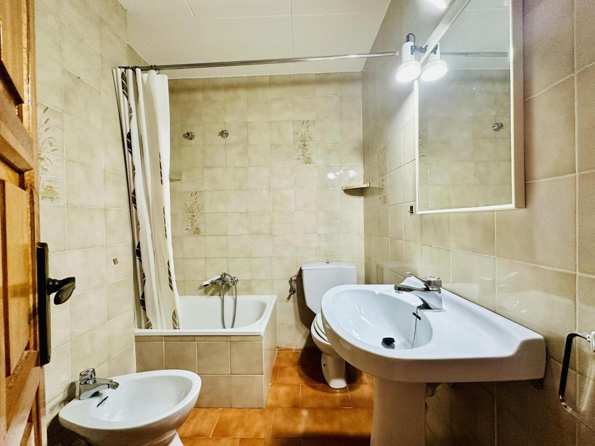 1027 9 1-3, Zona Del Puerto Deportivo, Cercano A La Gran Playa De Roses. Pequena Vista. - Es-258-40 Apartment