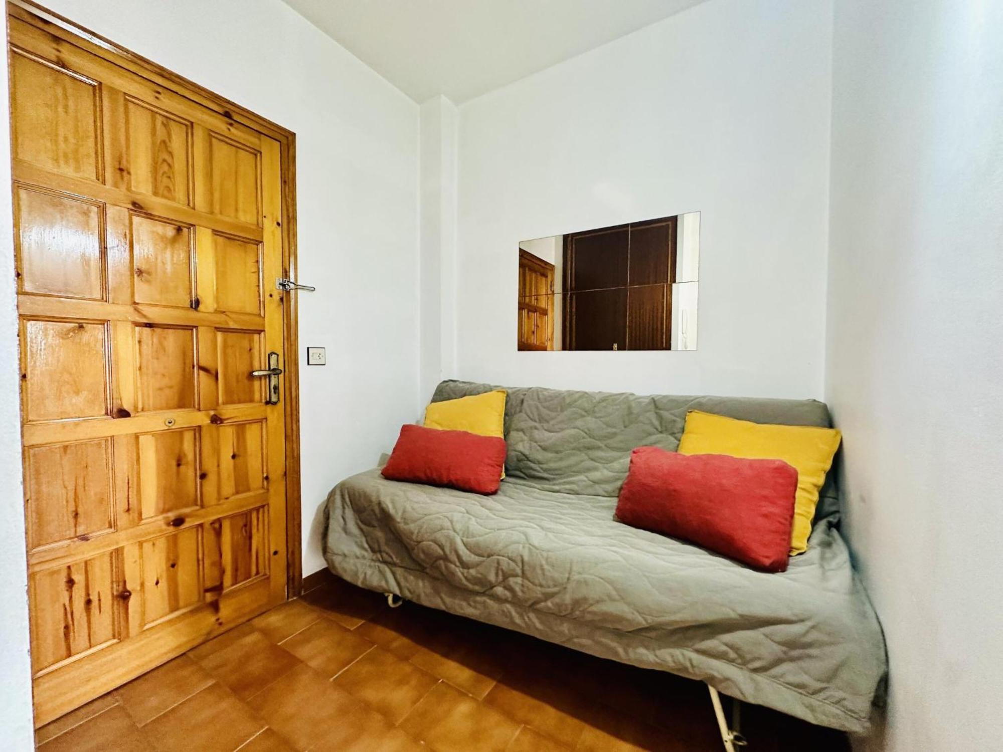 1027 9 1-3, Zona Del Puerto Deportivo, Cercano A La Gran Playa De Roses. Pequena Vista. - Es-258-40 Apartamento *