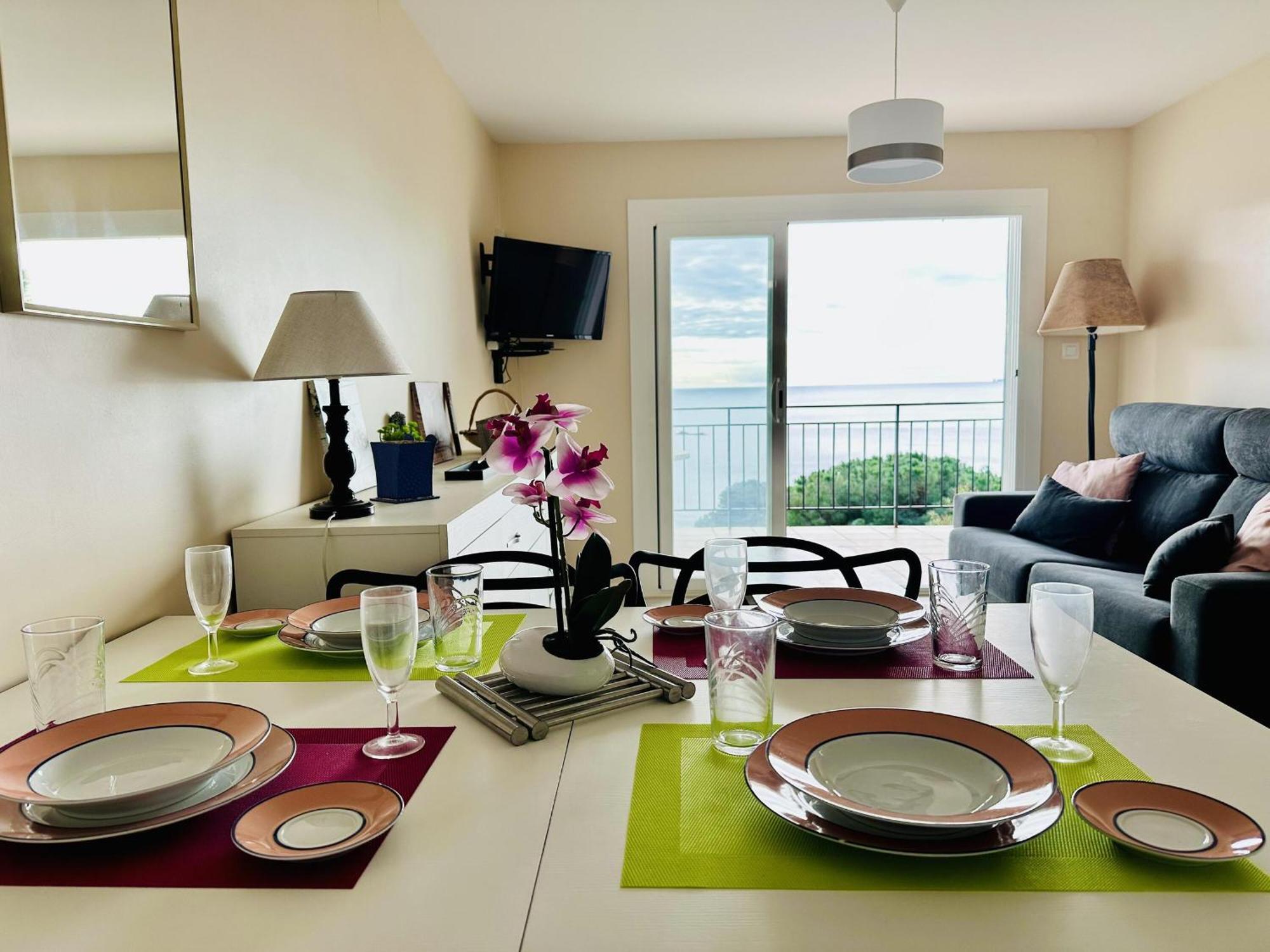 Apartamento 3385 Alarona B B4, Vistas Inmillorables A La Cala Playa De Canyelles. Relarse Y Disfrutar De La Brisa Del Mar. - Es-258-143 Rosas