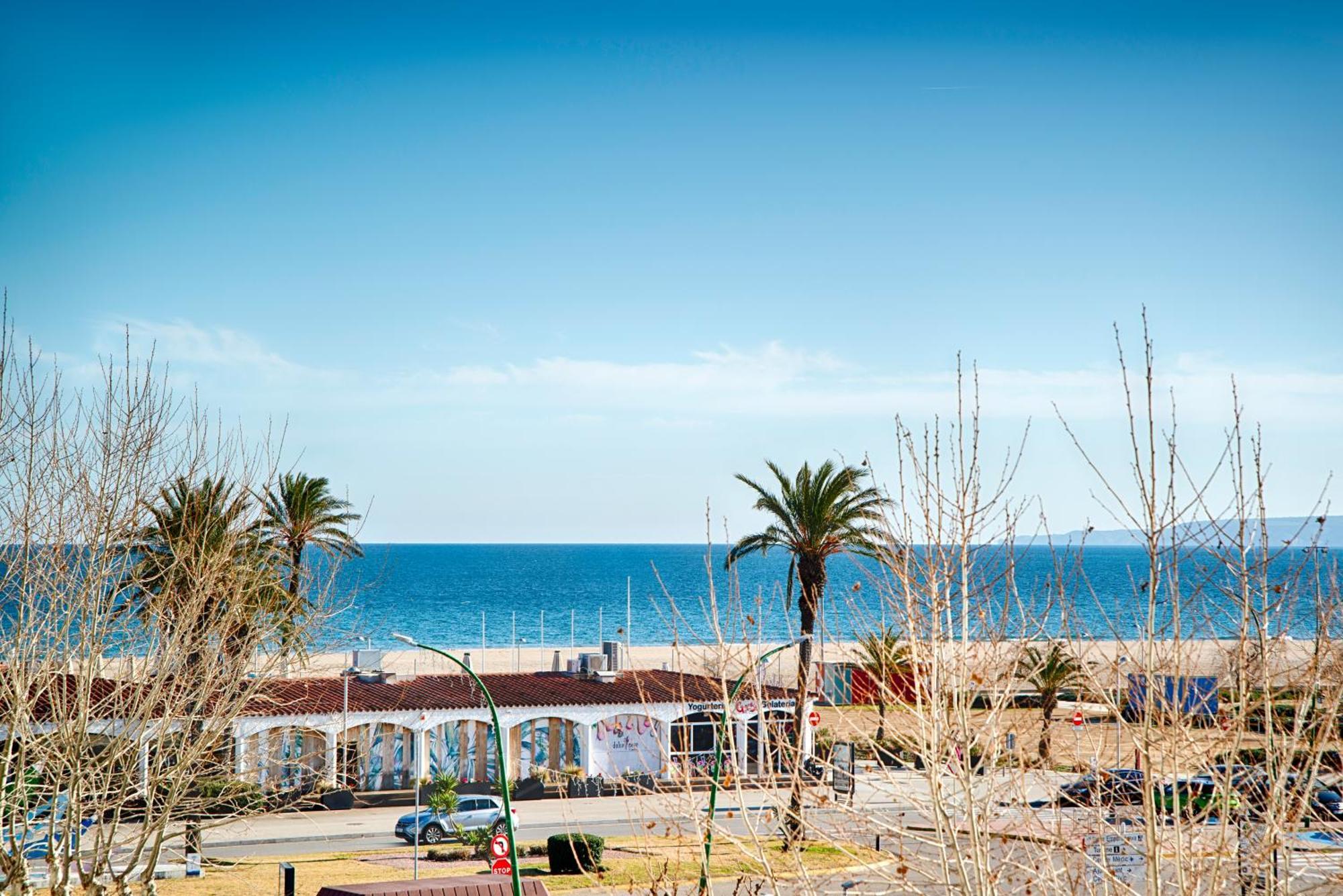 Estudio Moderno Con Terraza Y Vistas Al Mar Apartamento Ampuriabrava