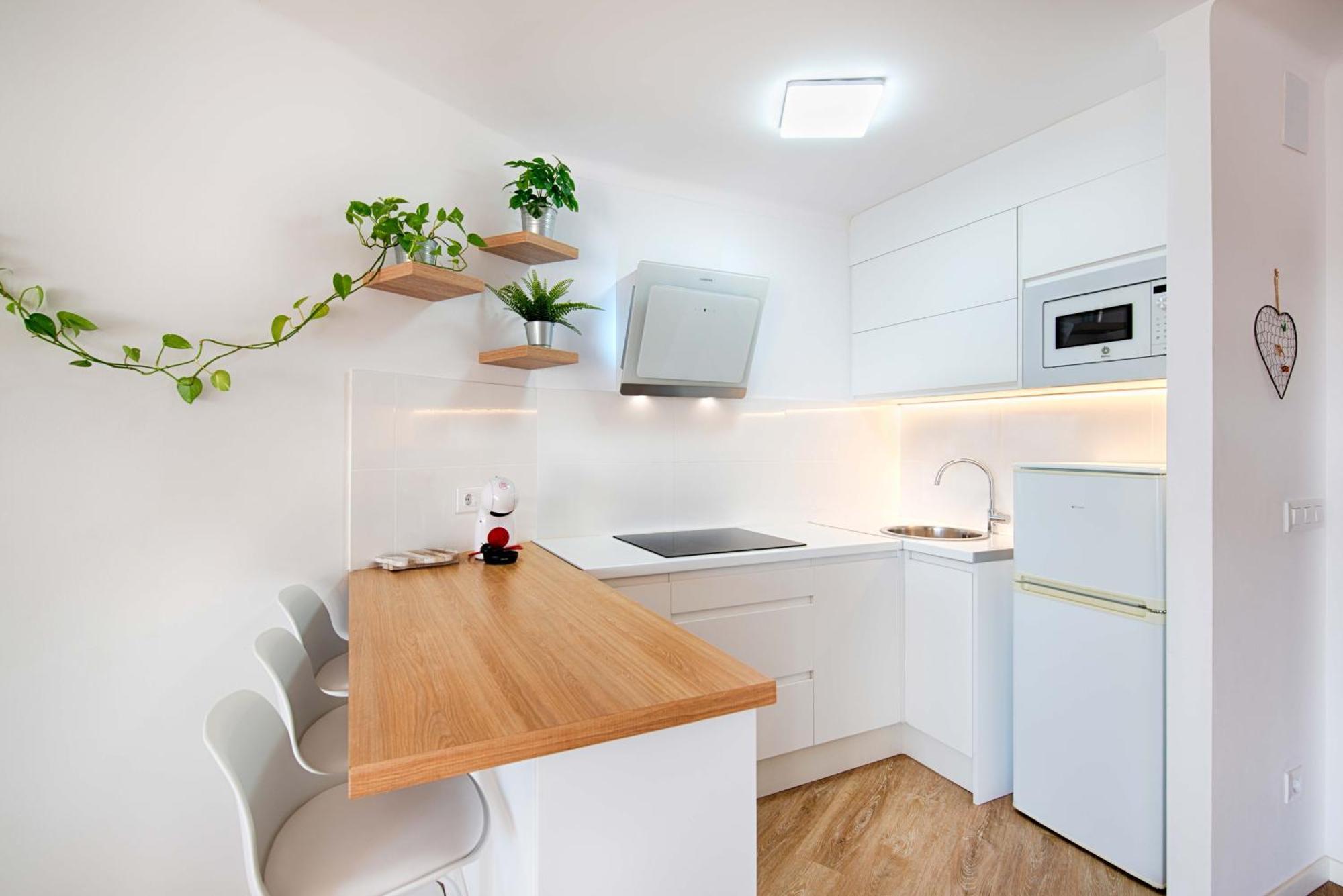 Estudio Moderno Con Terraza Y Vistas Al Mar