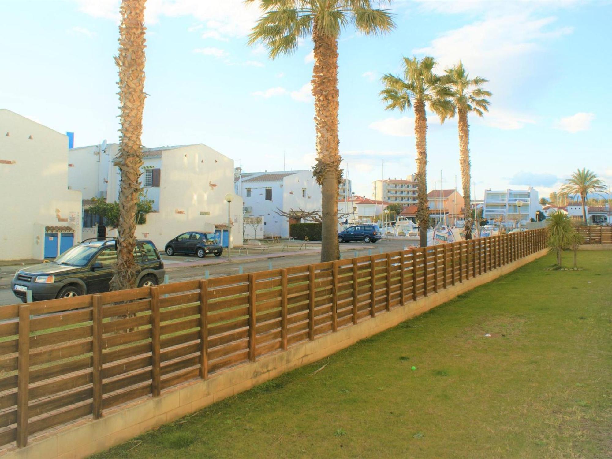 En Complejo Residencial En Santa Margarita, Apartment Roses