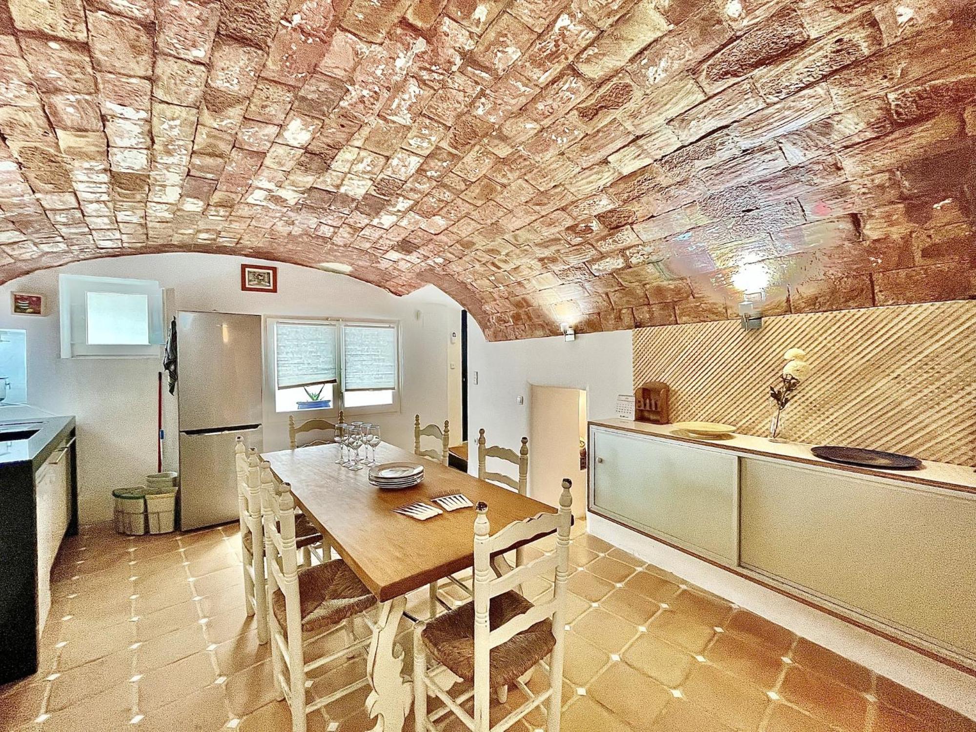 Spacious Near *