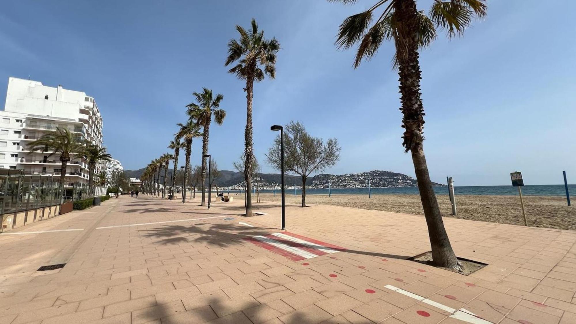 Precioso En Con Parking Cerca De Playa Roses