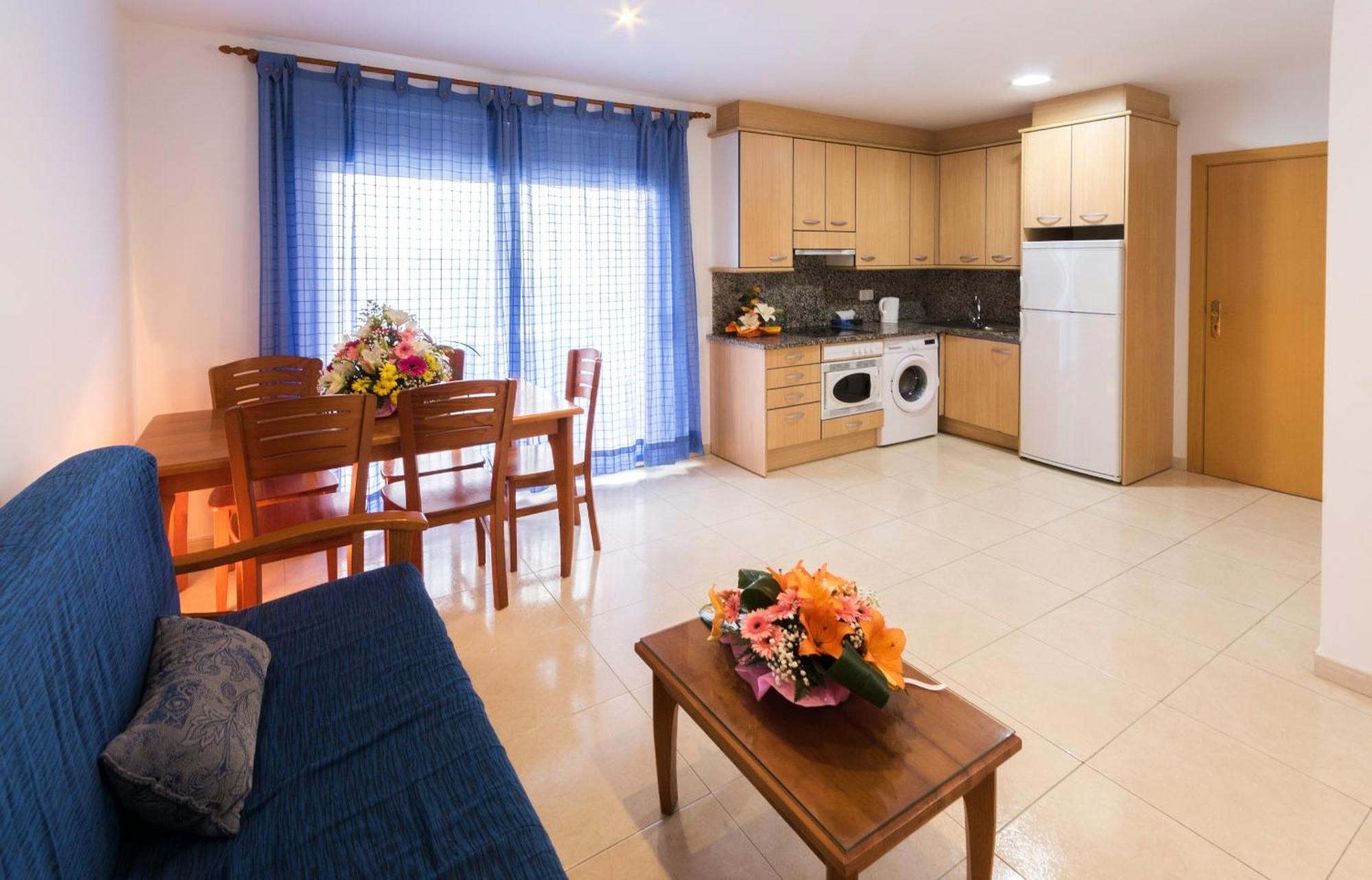 Apartamento Schoene Mit Terrasse Und Pool Nahe Dem Und Geschaeften Inmosantos Daniel Tipoc