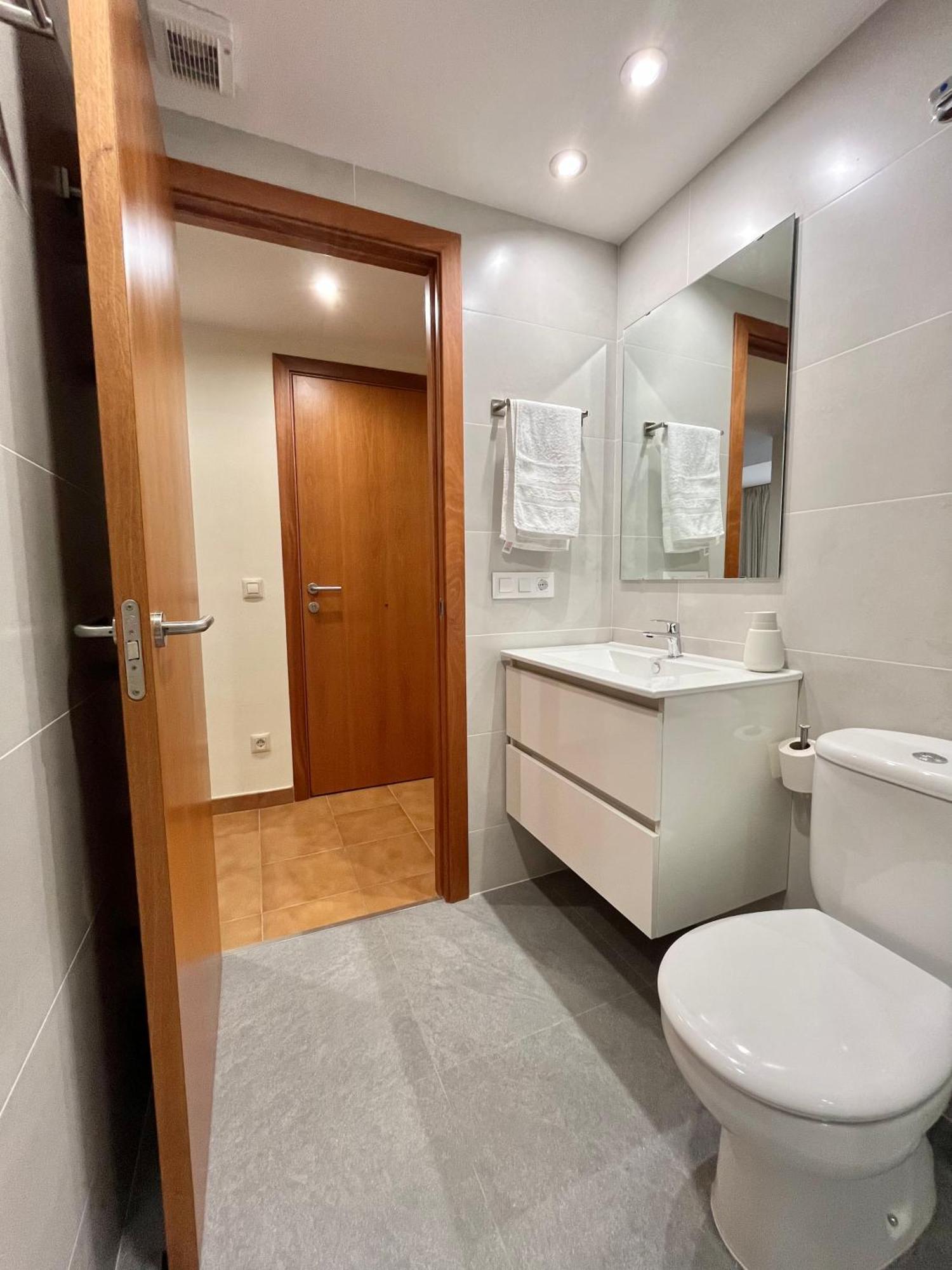 Apartamento New! Con Piscina Y Balcón A 2 Minutos De La Playa. Wi-fi *