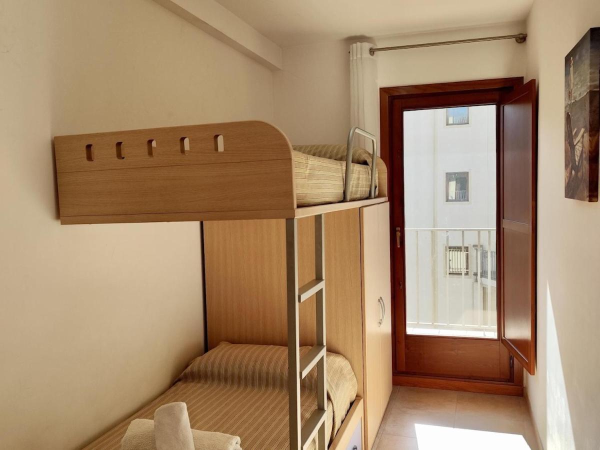 Large Floor With Communal Pool *