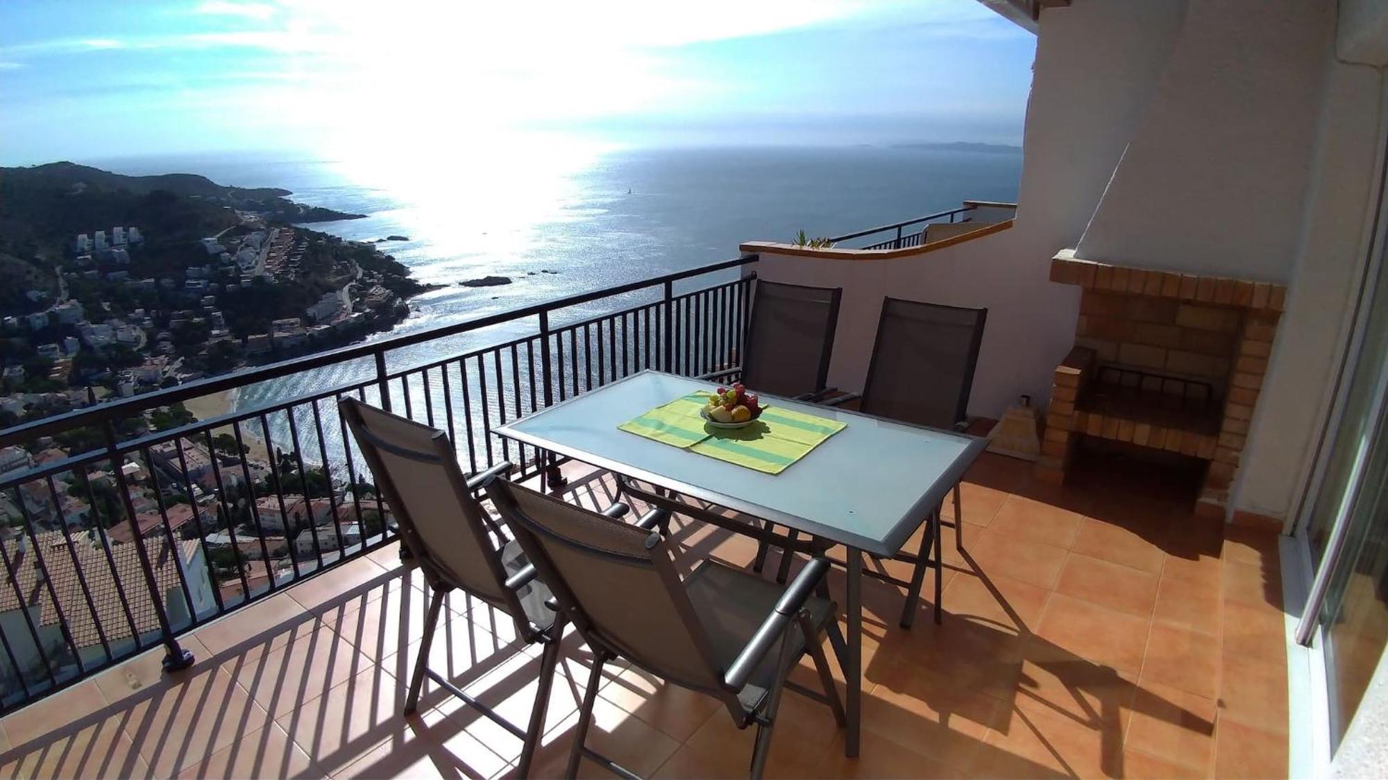 Impresionantes Vistas Del Mar En Roses, Canyelles * Rosas
