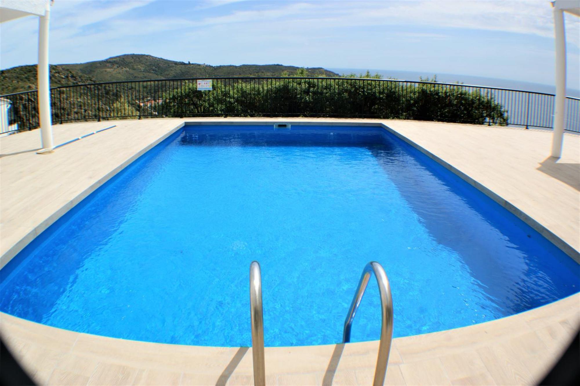 Impresionantes Vistas Del Mar En Roses, Canyelles