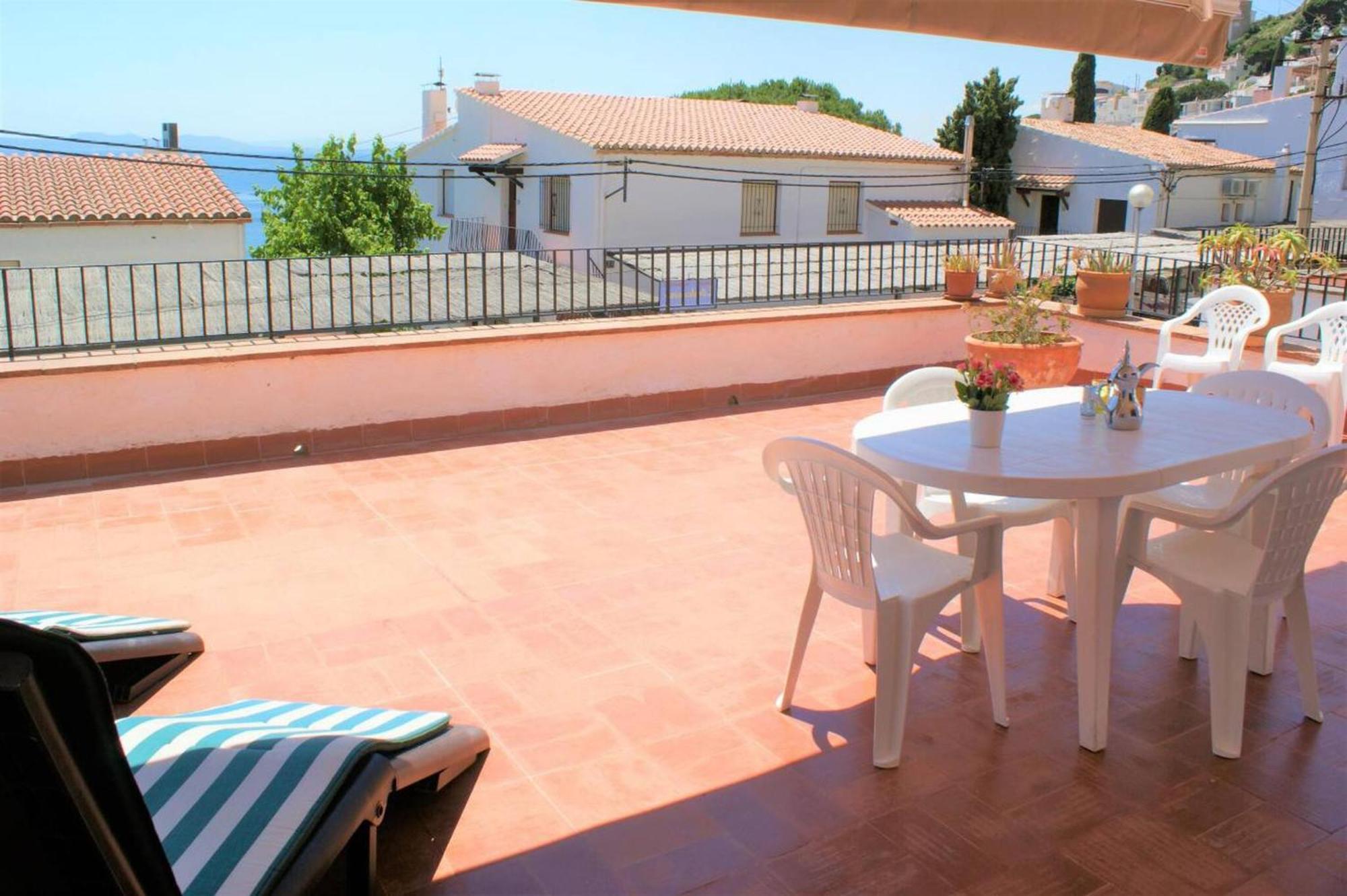 Precioso Con Vistas En * Rosas