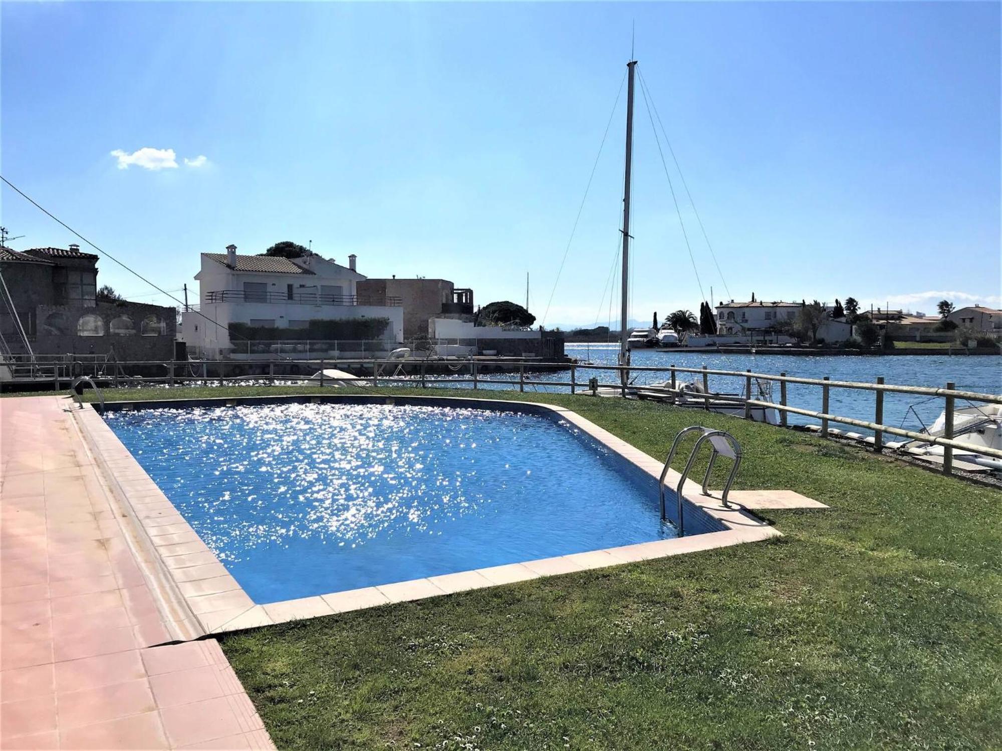 En Con Vistas Al Canal Y Piscina *