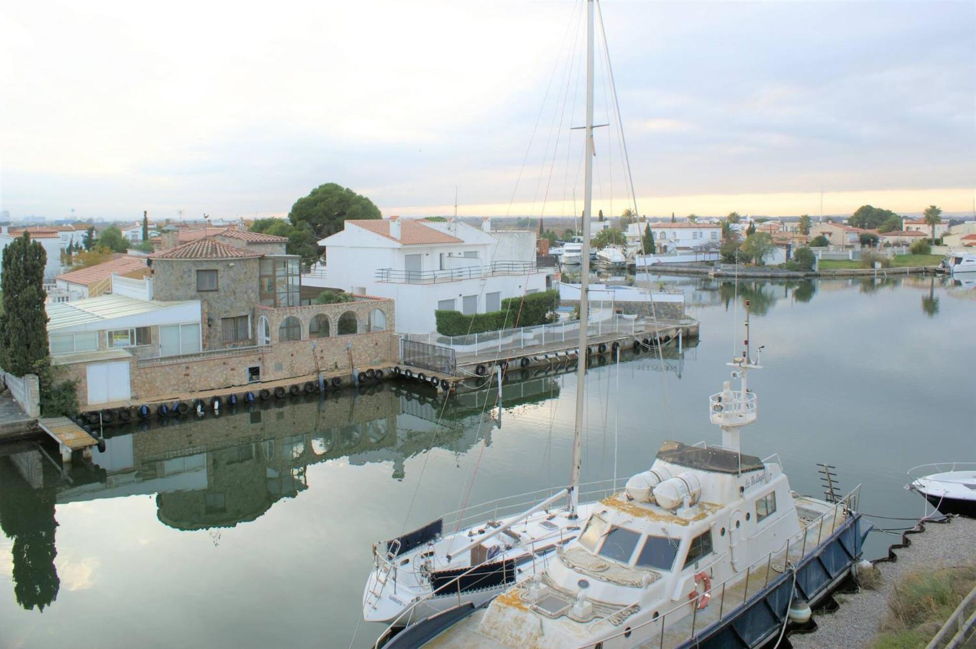 Apartment En Con Vistas Al Canal Y Piscina