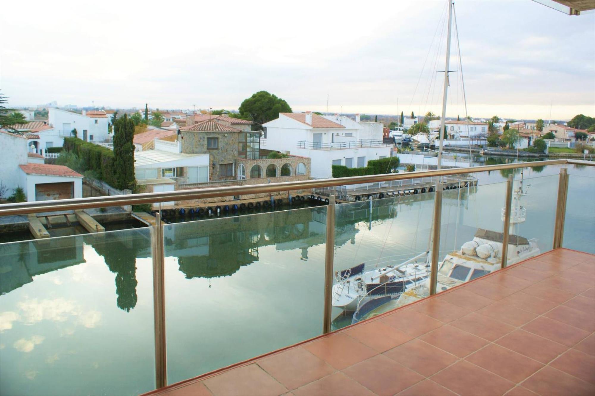 En Con Vistas Al Canal Y Piscina Apartment *