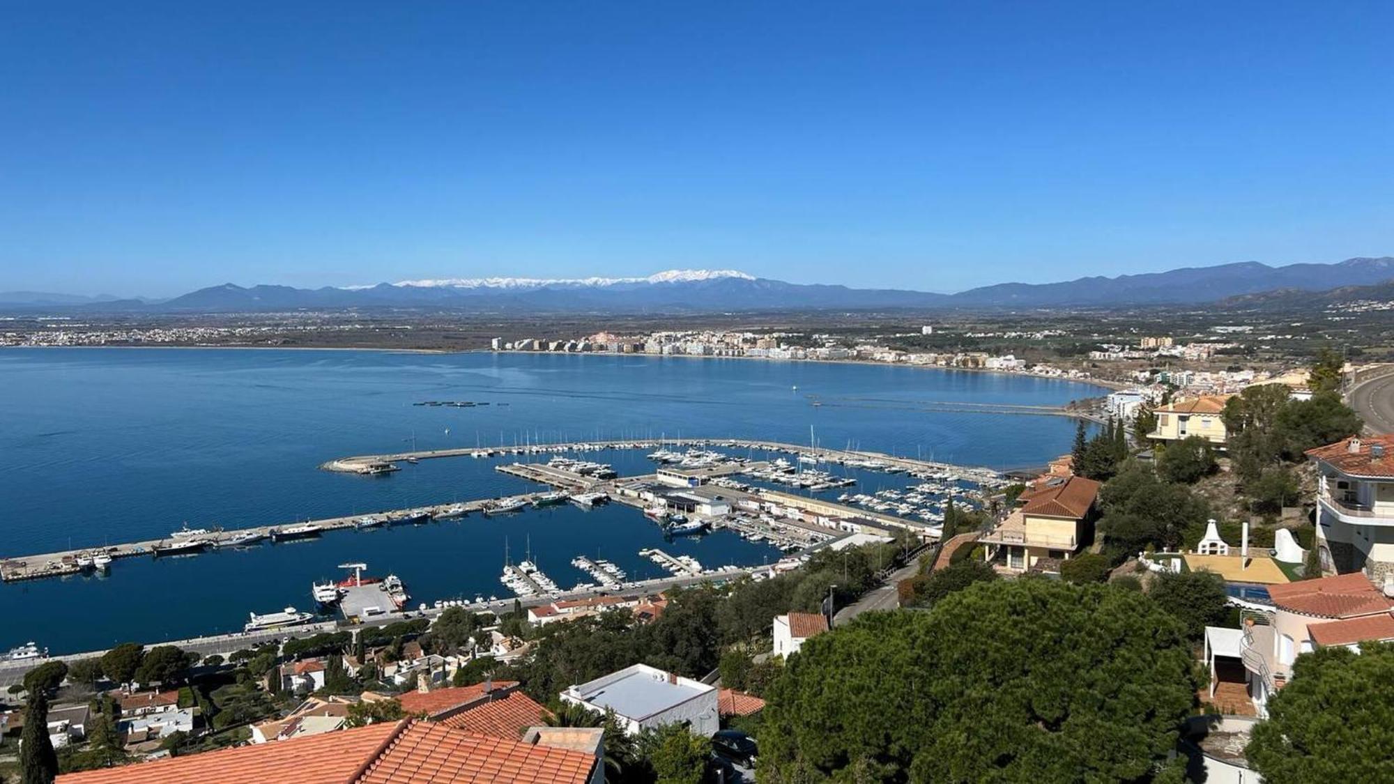 Precioso Piso Con Vistas Espectaculares Del Mar Rosas