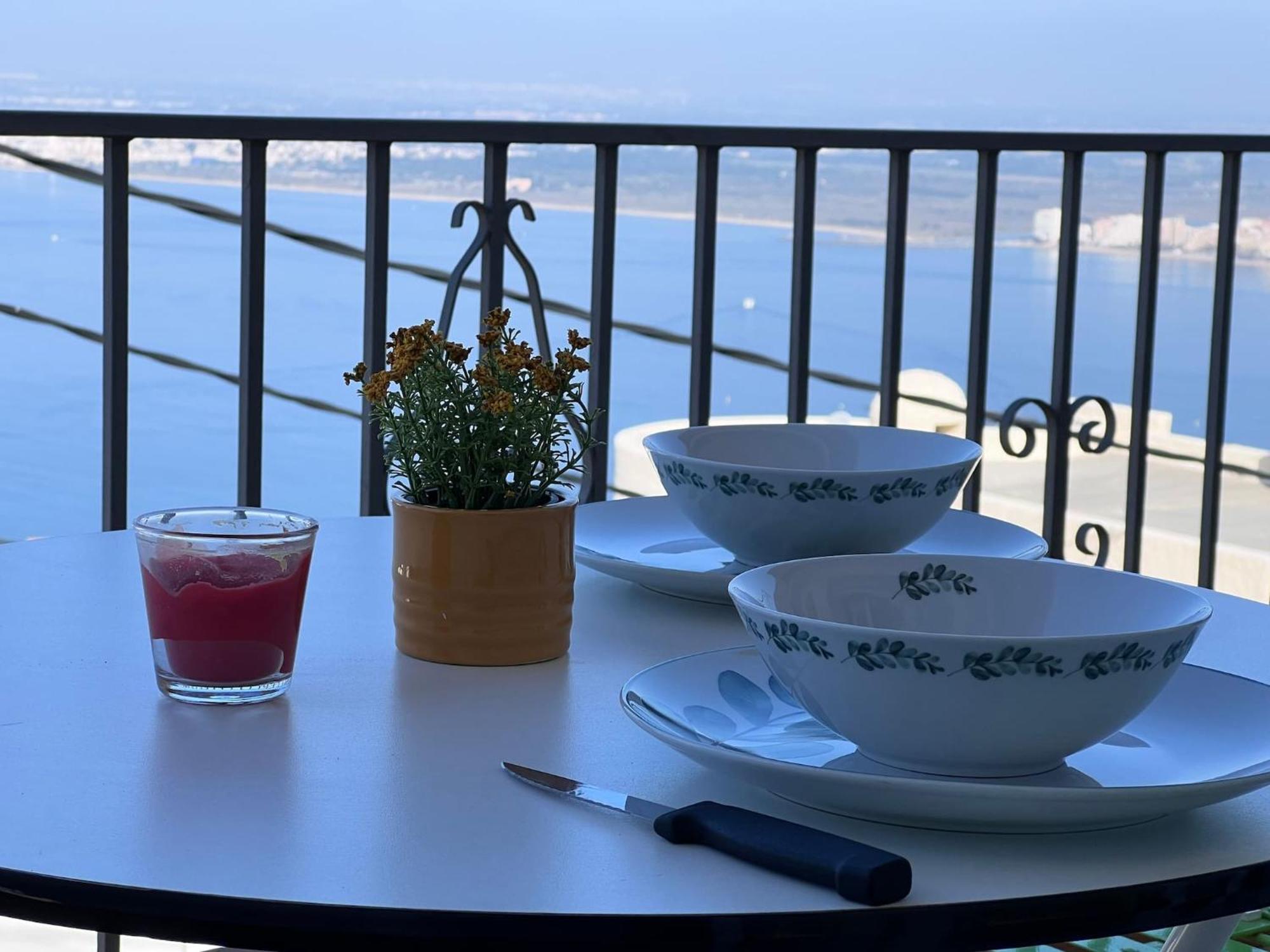 Bonito Con Vistas Al Mar Y Piscina Rosas