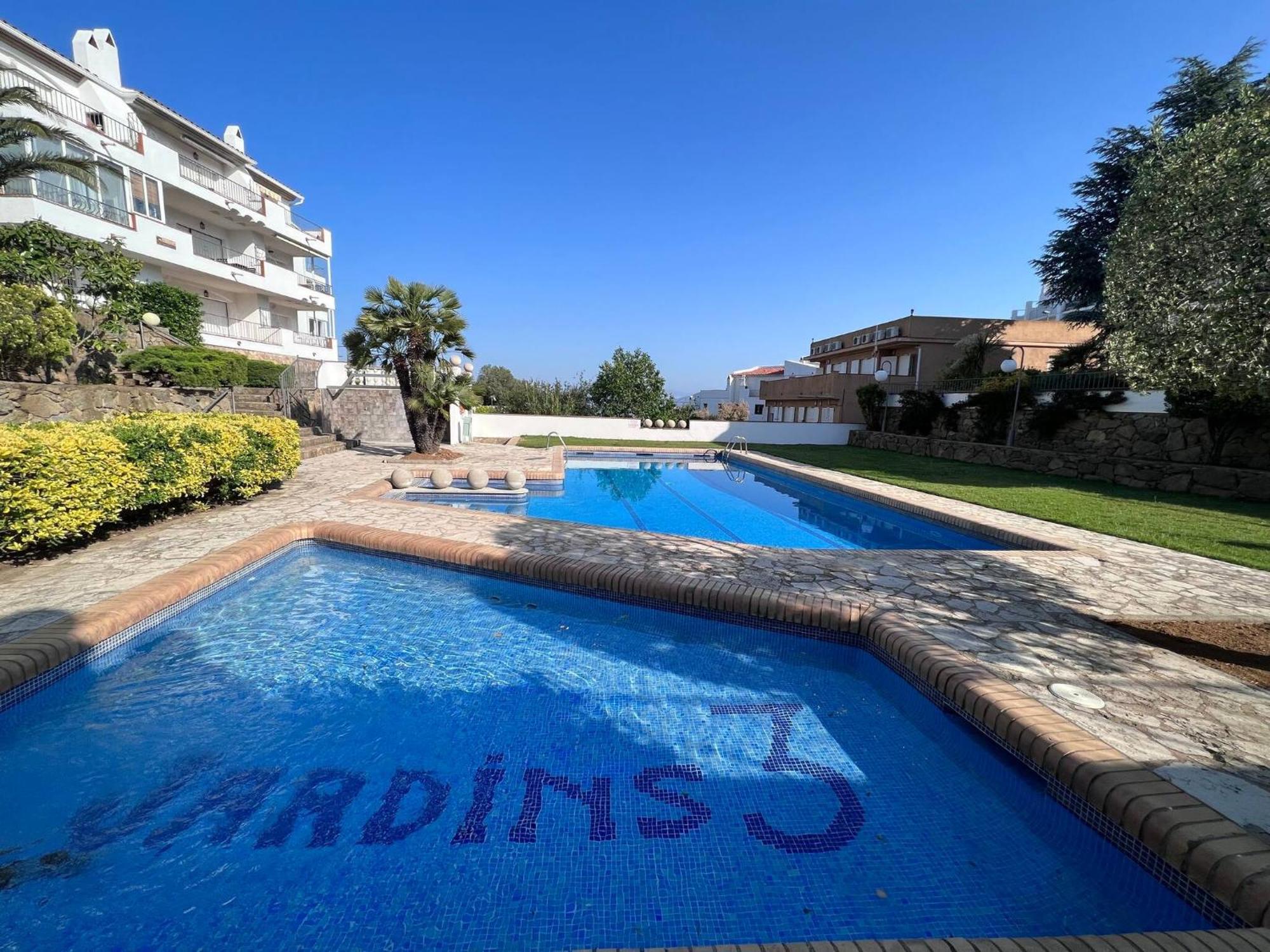 Bonito Con Vistas Al Mar Y Piscina Apartamento