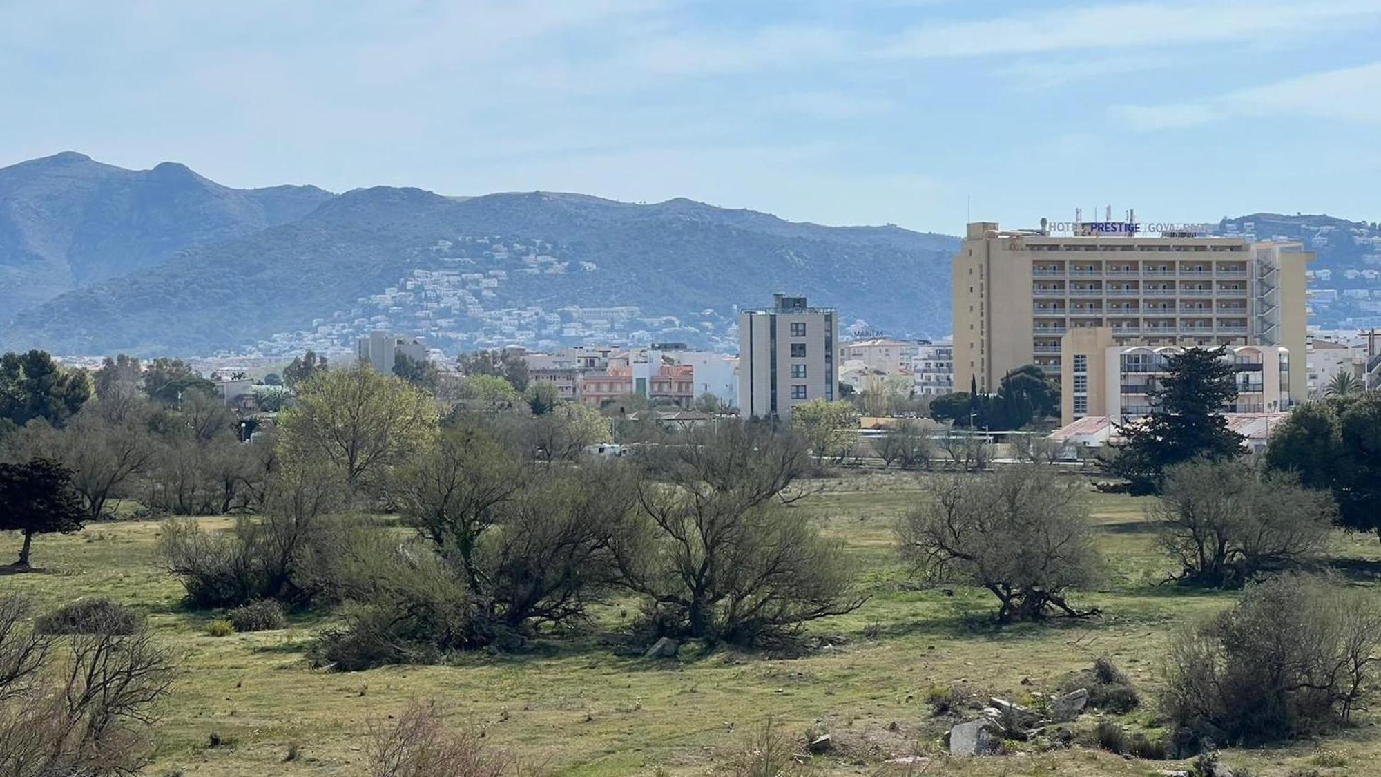 Acogedor Con Piscina En Santa Margarita Rosas