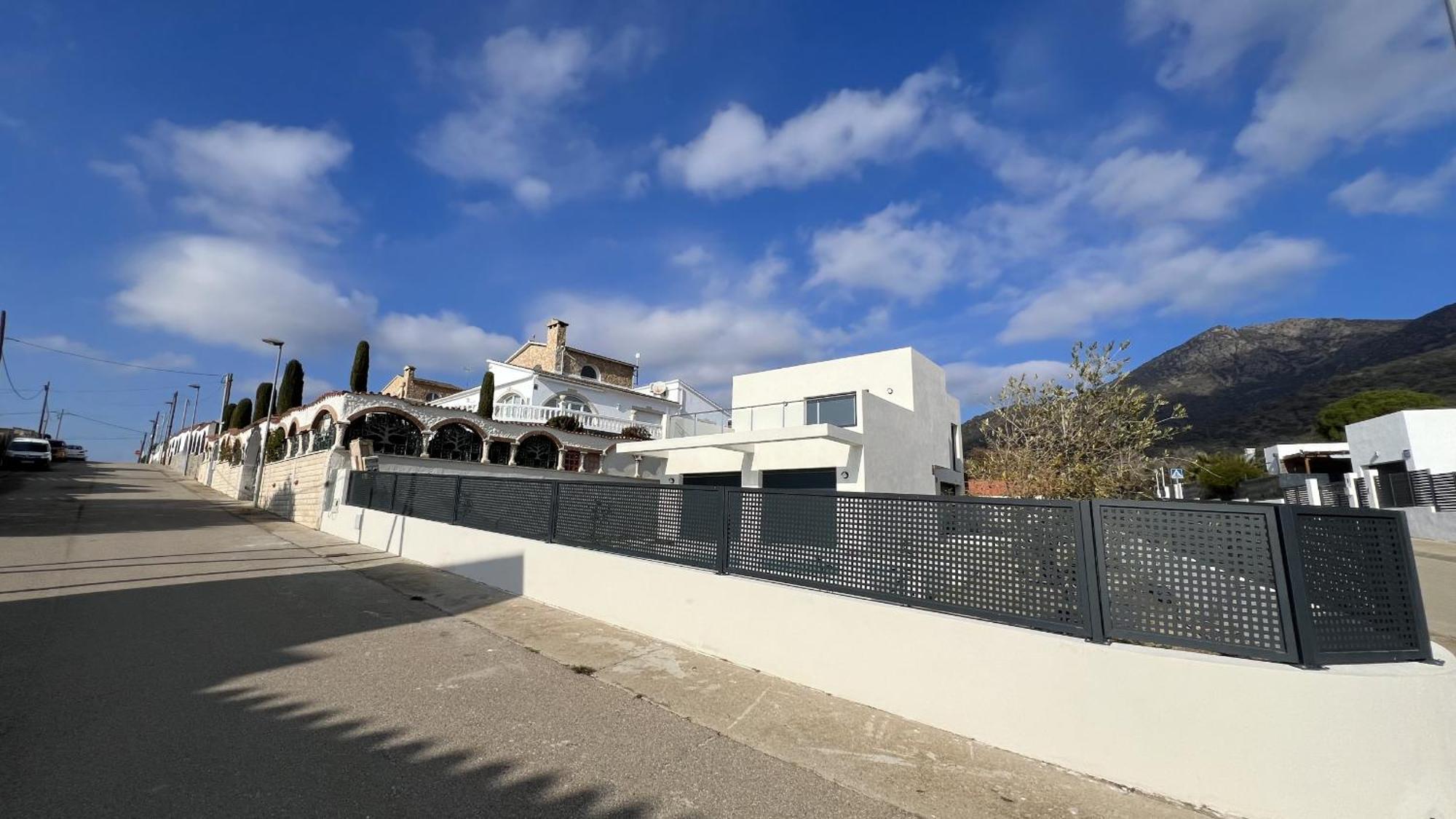 Casa Moderna Roses Con Piscina Y Jardin Mas Bosca, Roses *