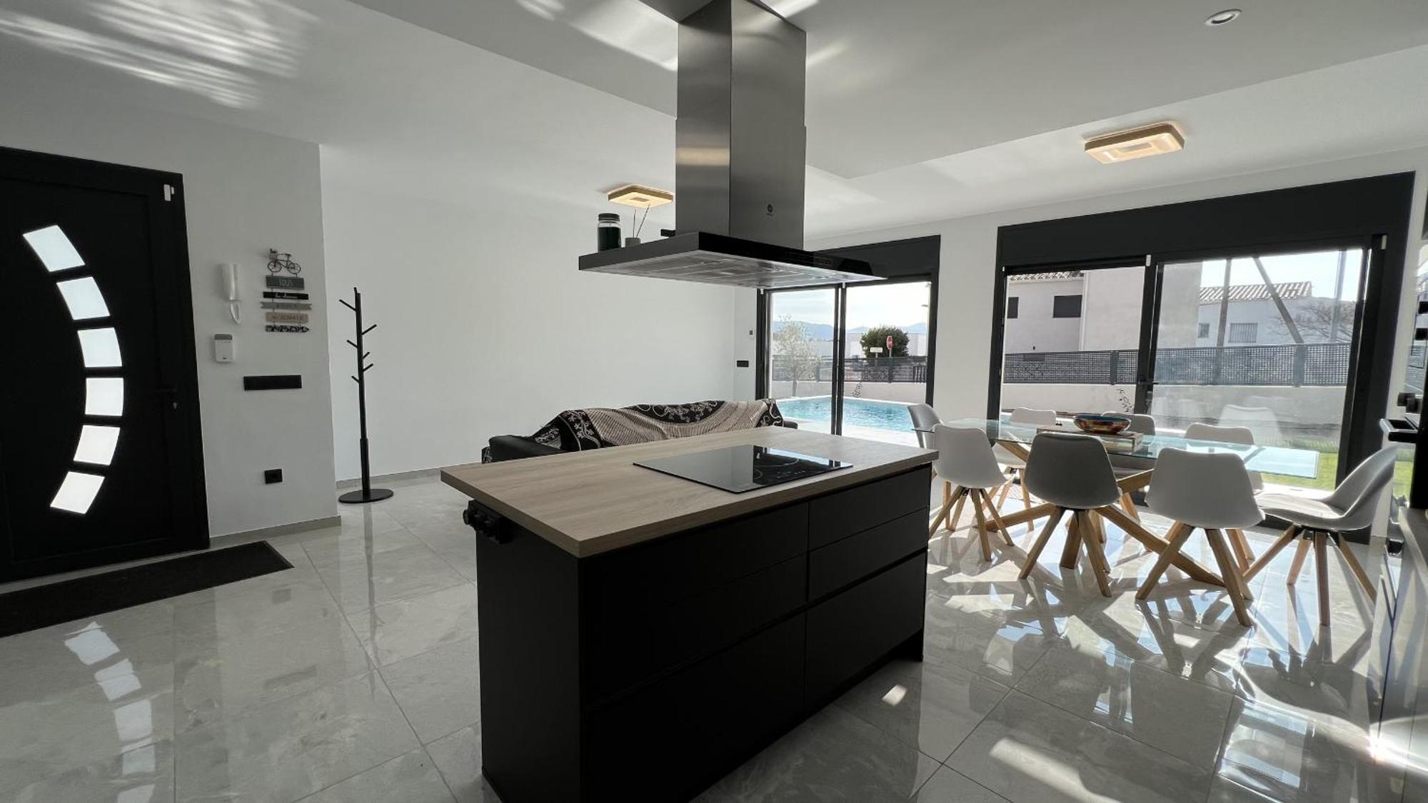 Casa Moderna Roses Con Piscina Y Jardin Mas Bosca, Roses Holiday home *