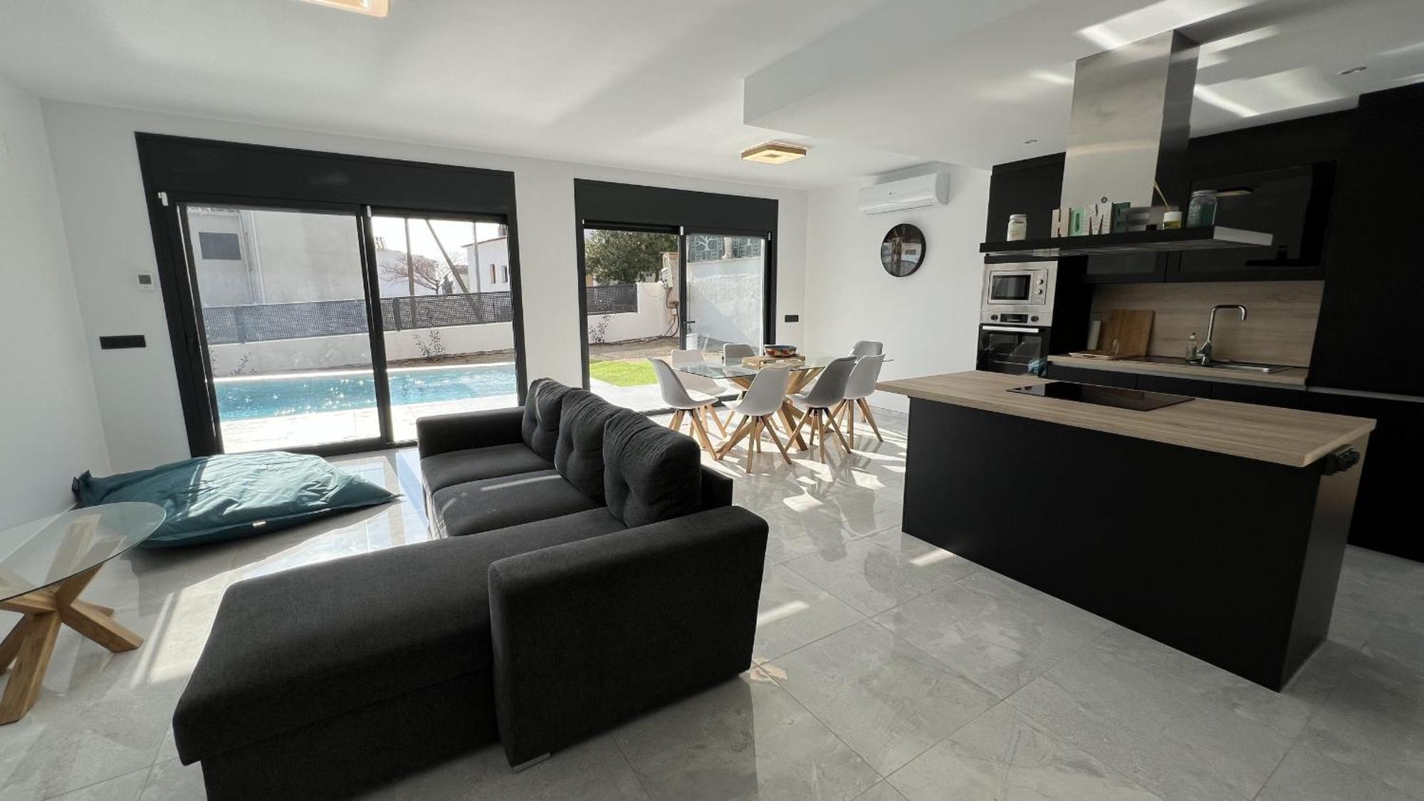 Casa Moderna Roses Con Piscina Y Jardin Mas Bosca, Roses