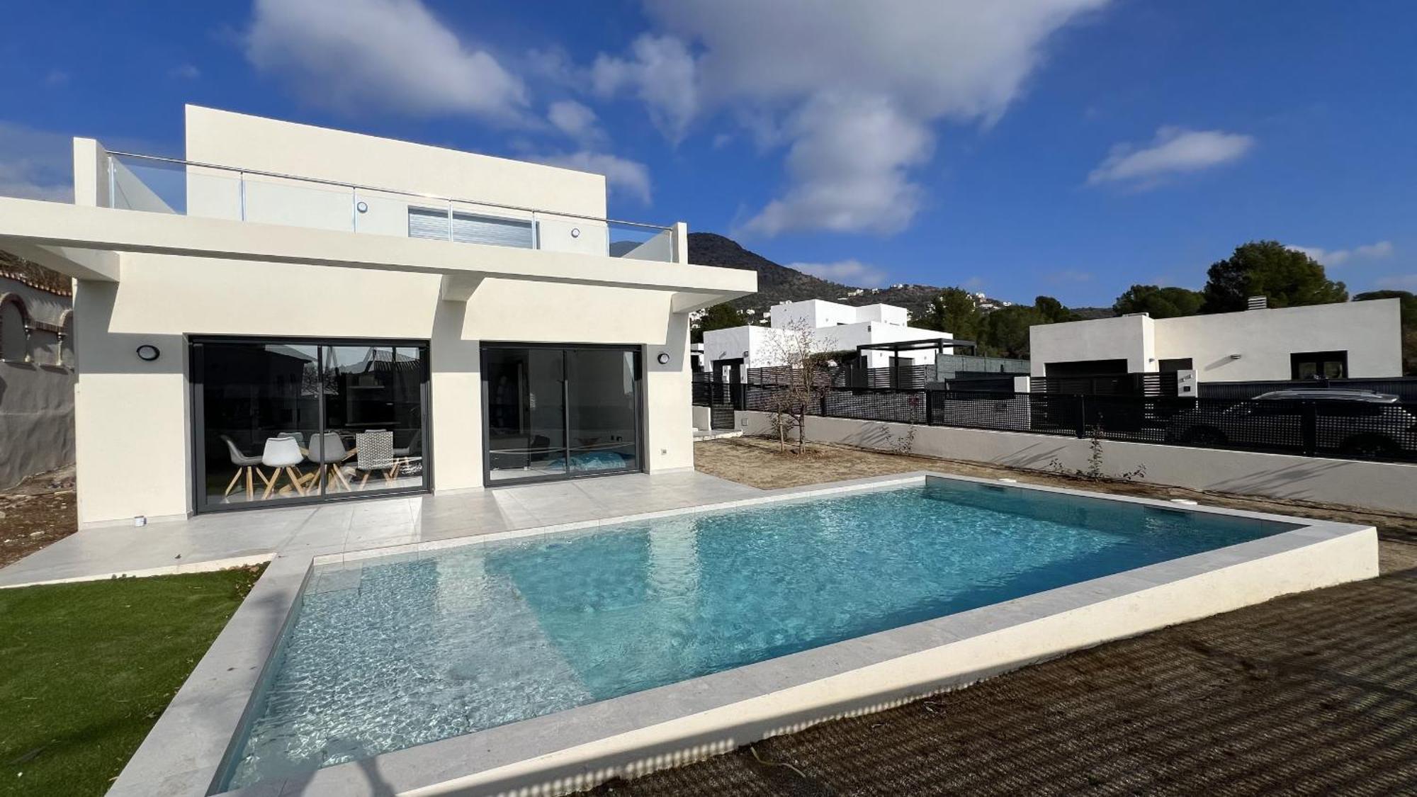 Casa Moderna Roses Con Piscina Y Jardin Mas Bosca, Roses *