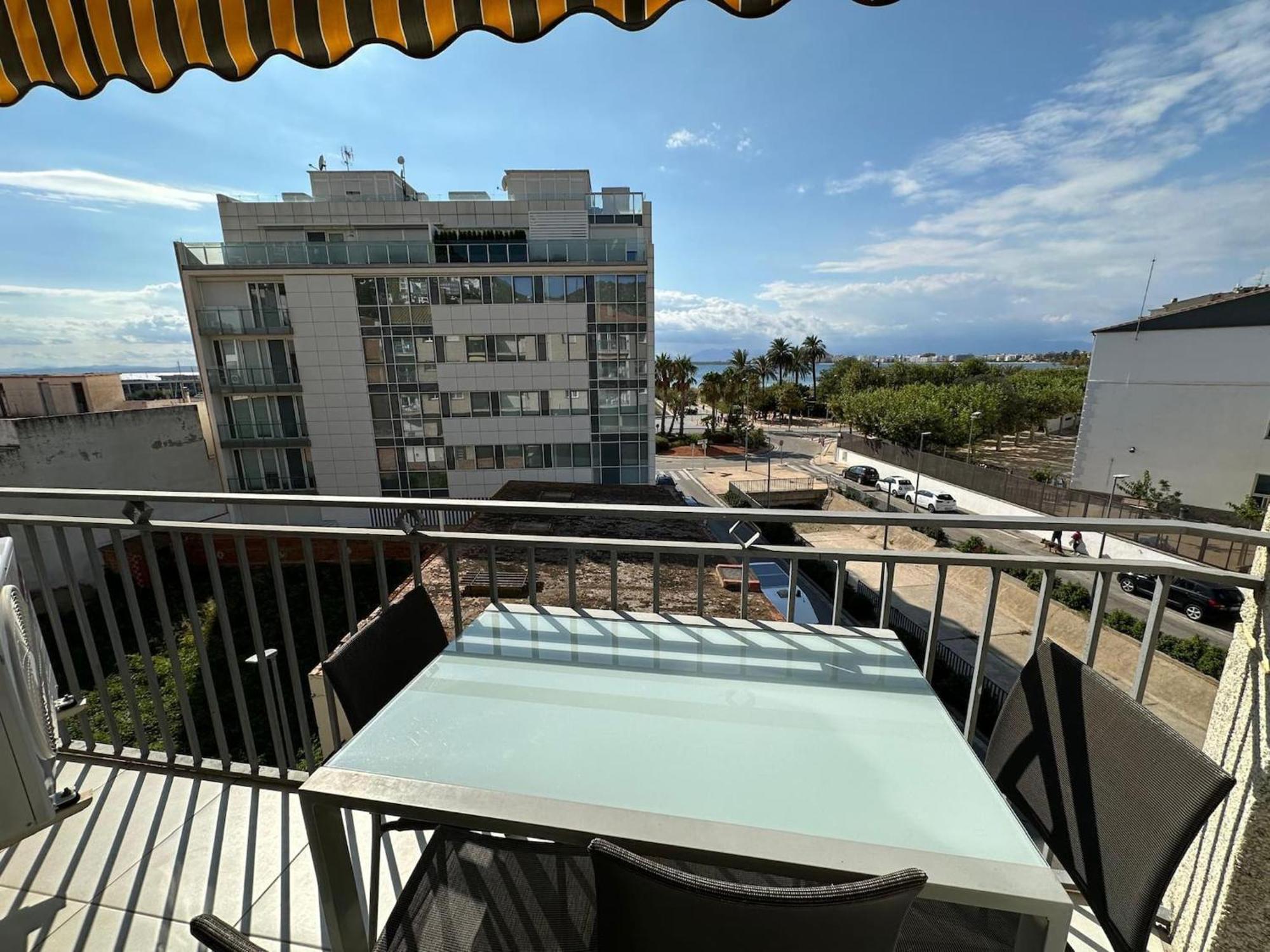 Precioso Moderno Piso Vista Mar * Rosas