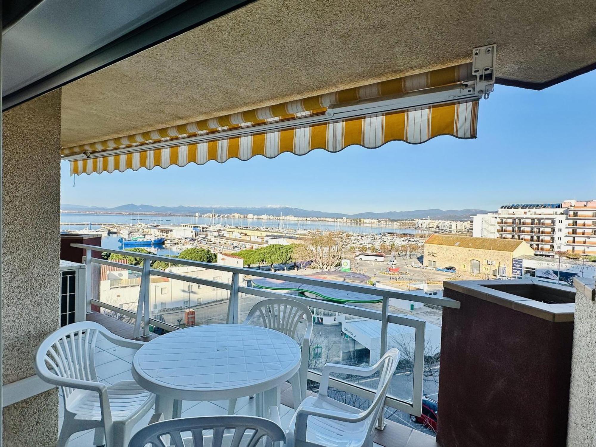2059 Rocmar 7 4-c, Excelente Situacion Frente Al Puerto Pesquero Y Con Vista A La Bahia. Gran Terraza. - Es-258-5 * Rosas